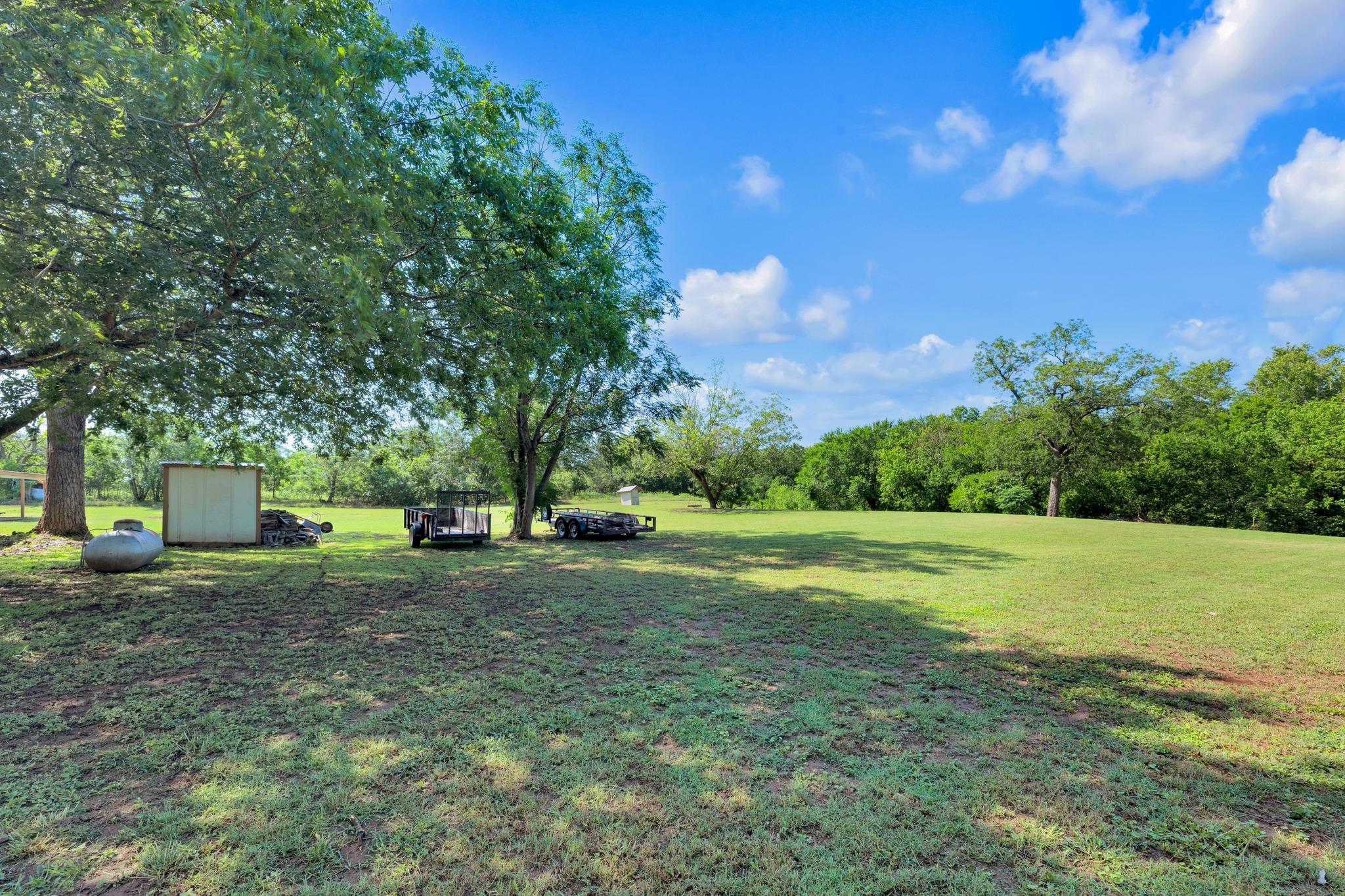 148 Meadows Dr, Elgin, TX 78621