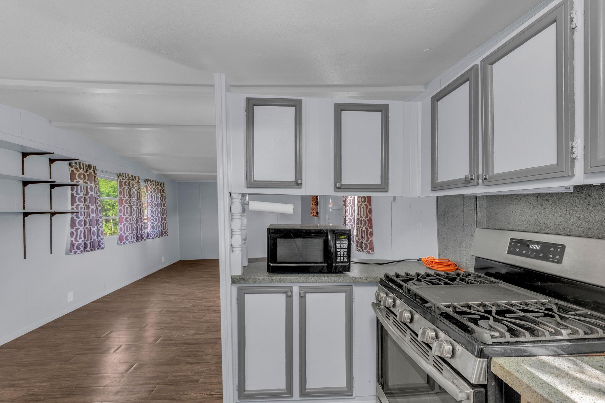 148 Meadows Dr, Elgin, TX 78621