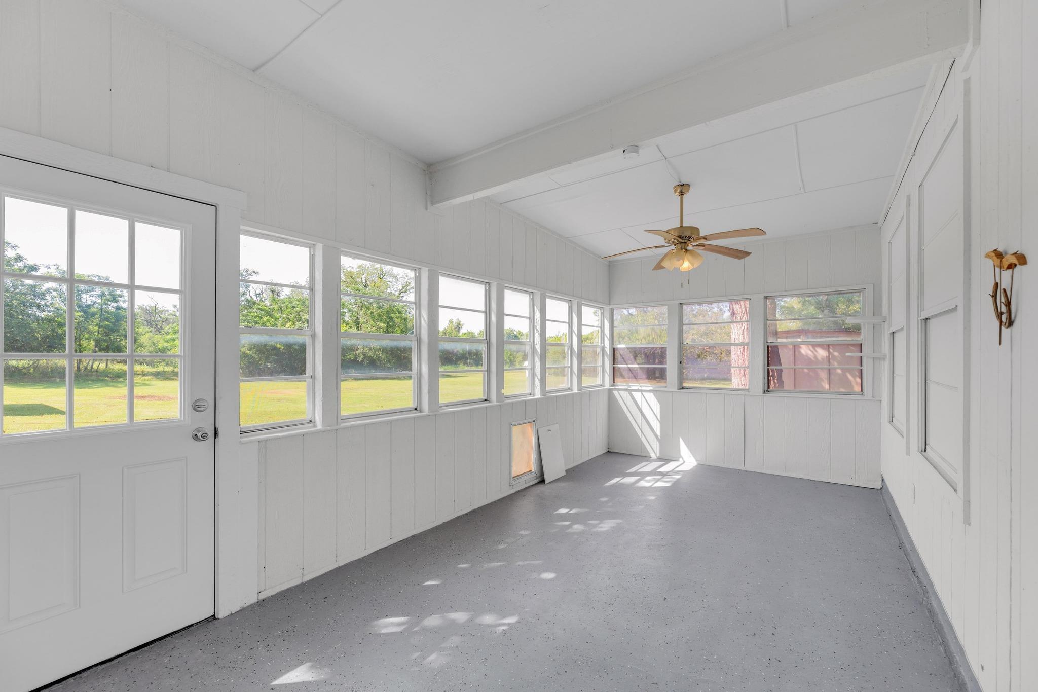 148 Meadows Dr, Elgin, TX 78621