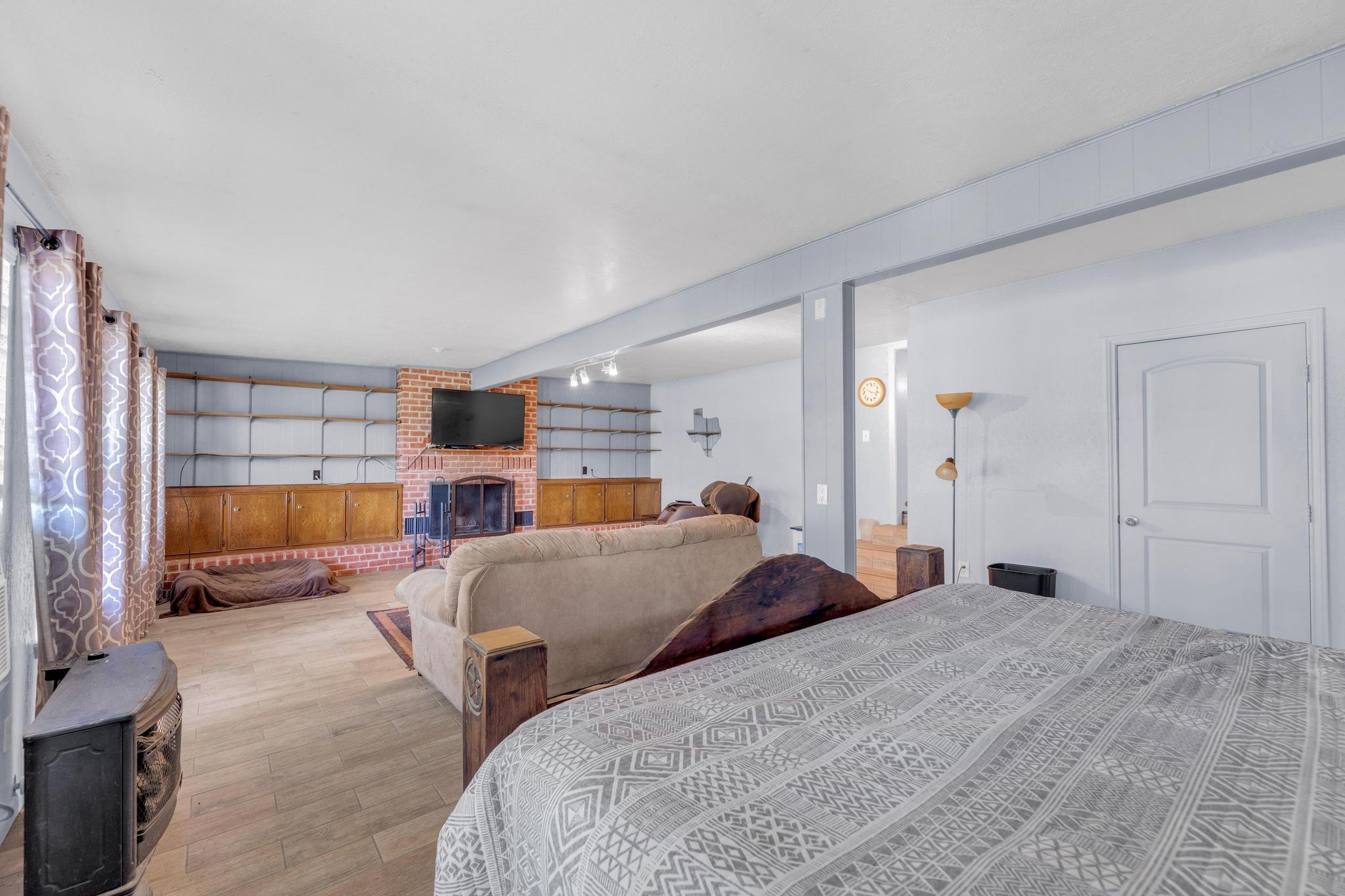 148 Meadows Dr, Elgin, TX 78621