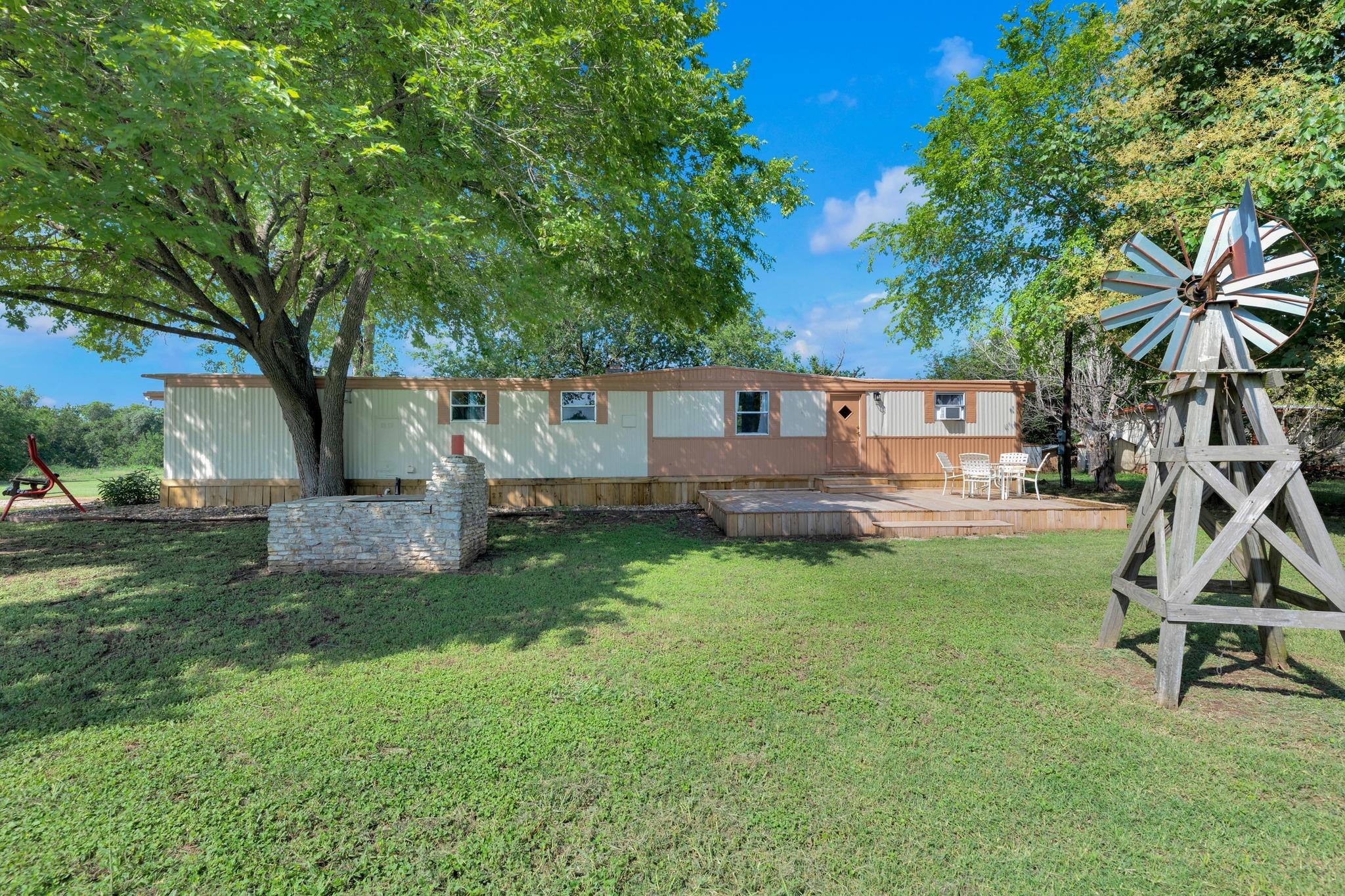 148 Meadows Dr, Elgin, TX 78621