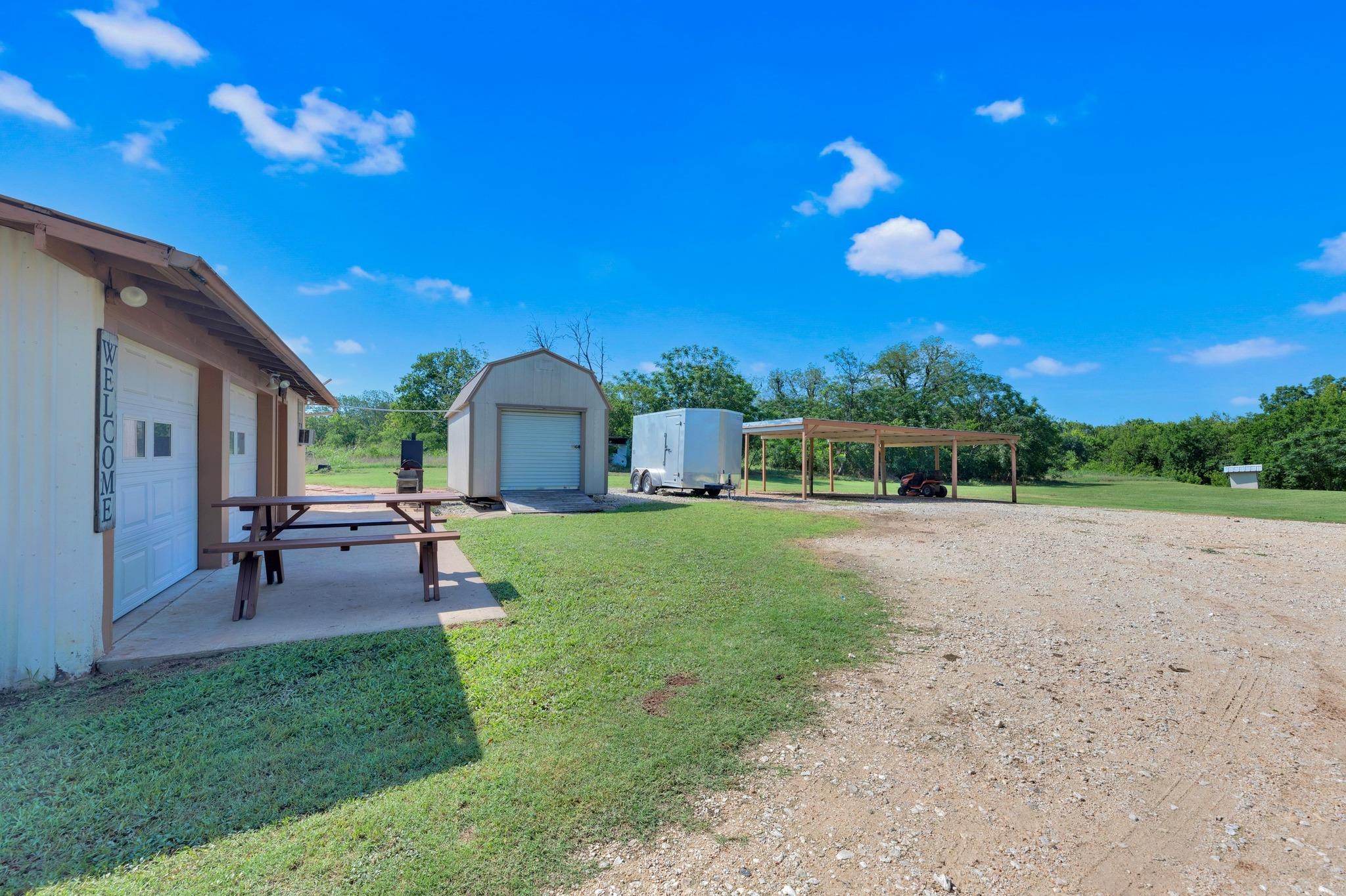 148 Meadows Dr, Elgin, TX 78621