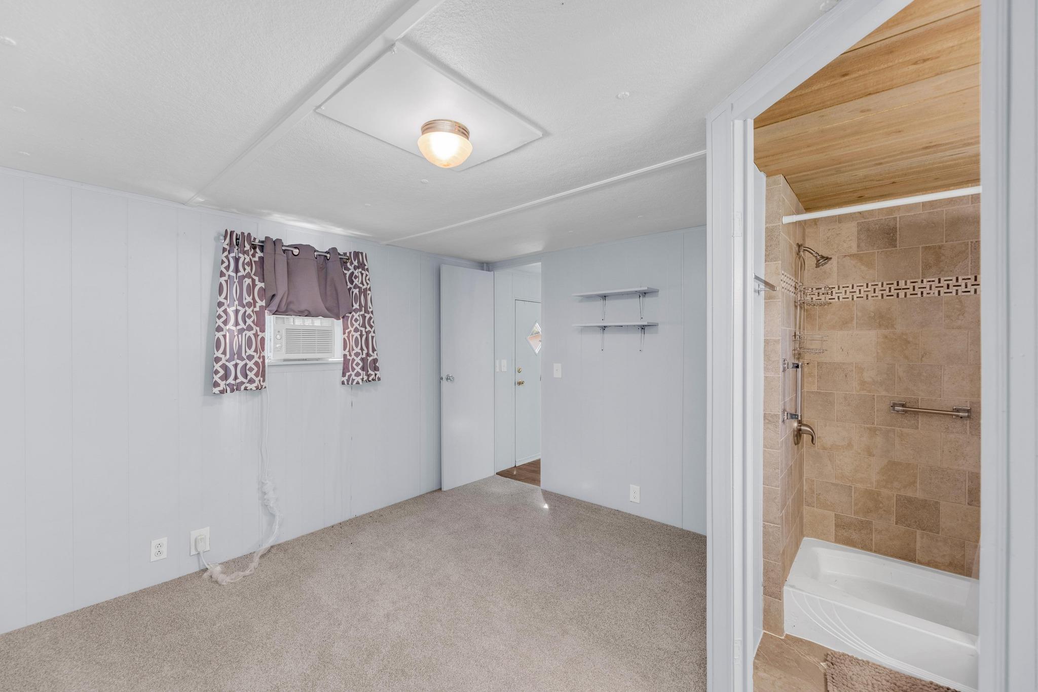 148 Meadows Dr, Elgin, TX 78621