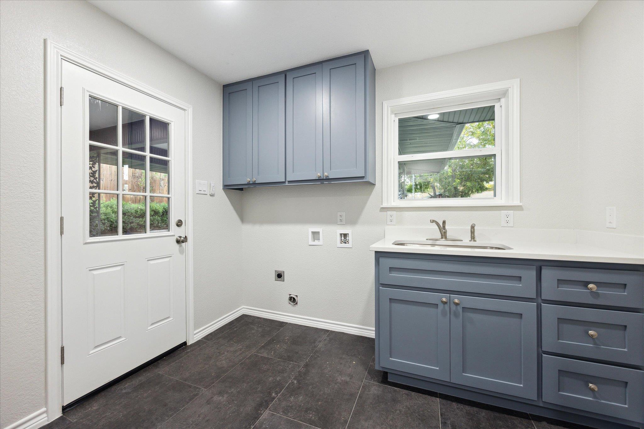 1305 W 1st St, Lampasas, TX 76550