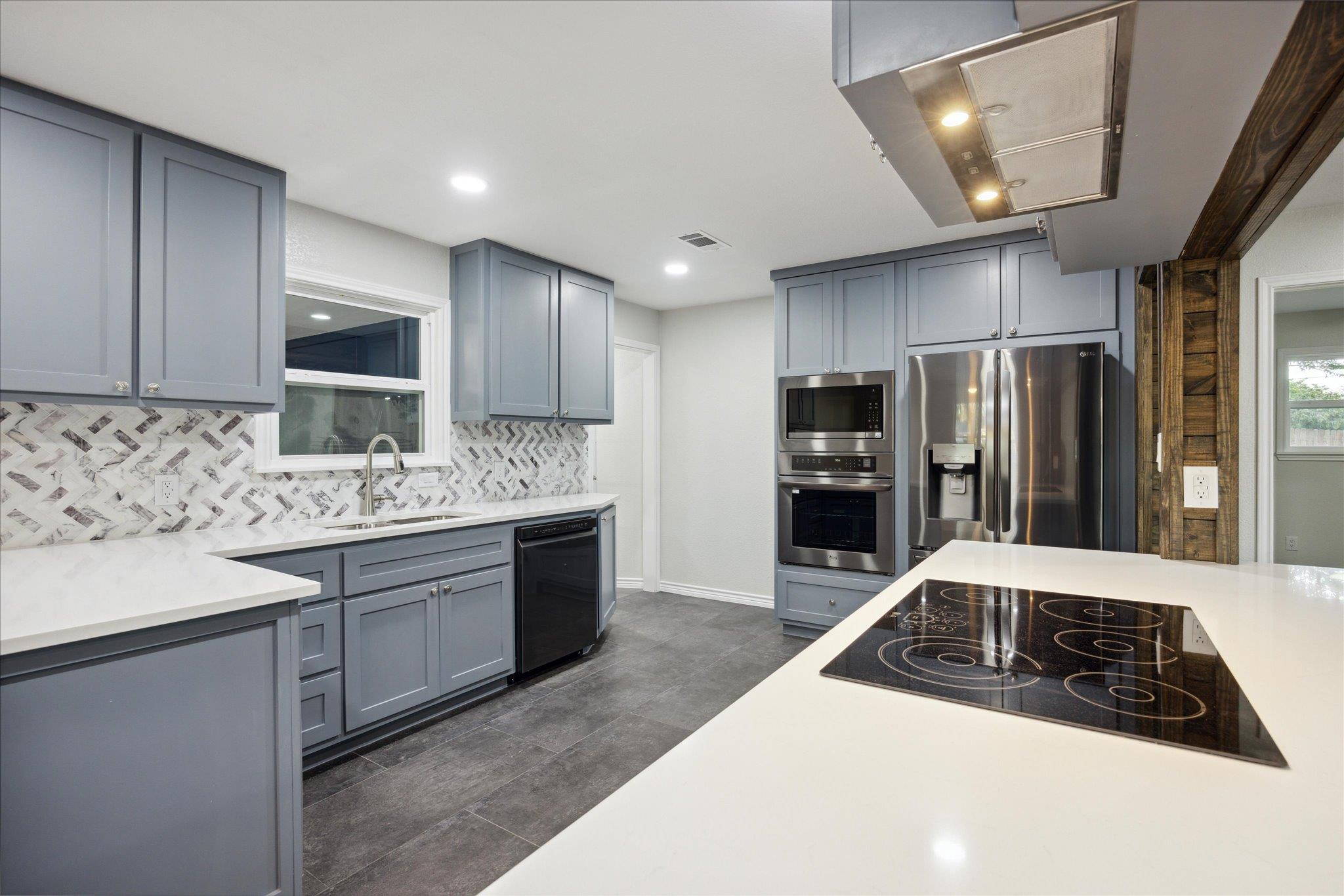 1305 W 1st St, Lampasas, TX 76550