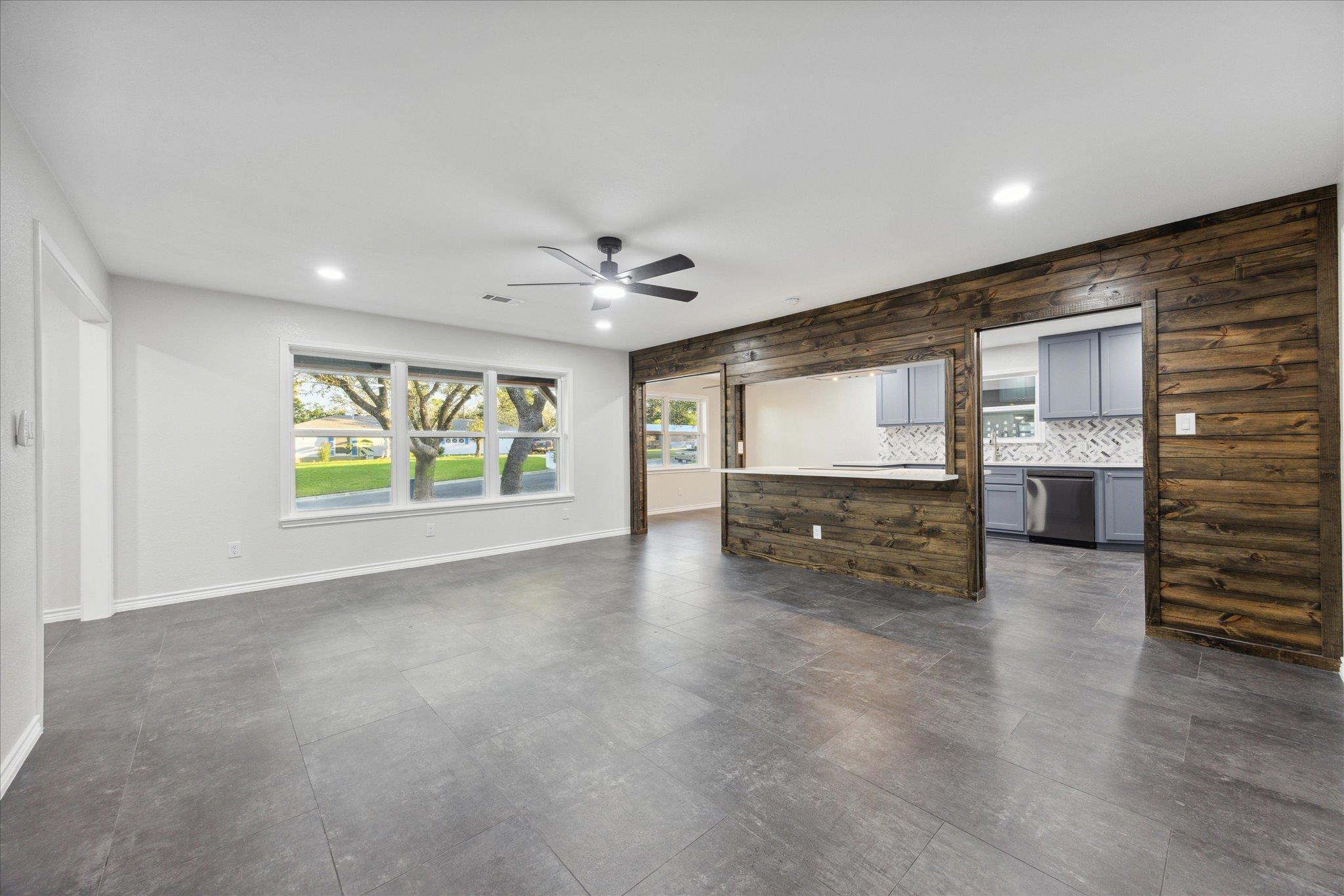 1305 W 1st St, Lampasas, TX 76550