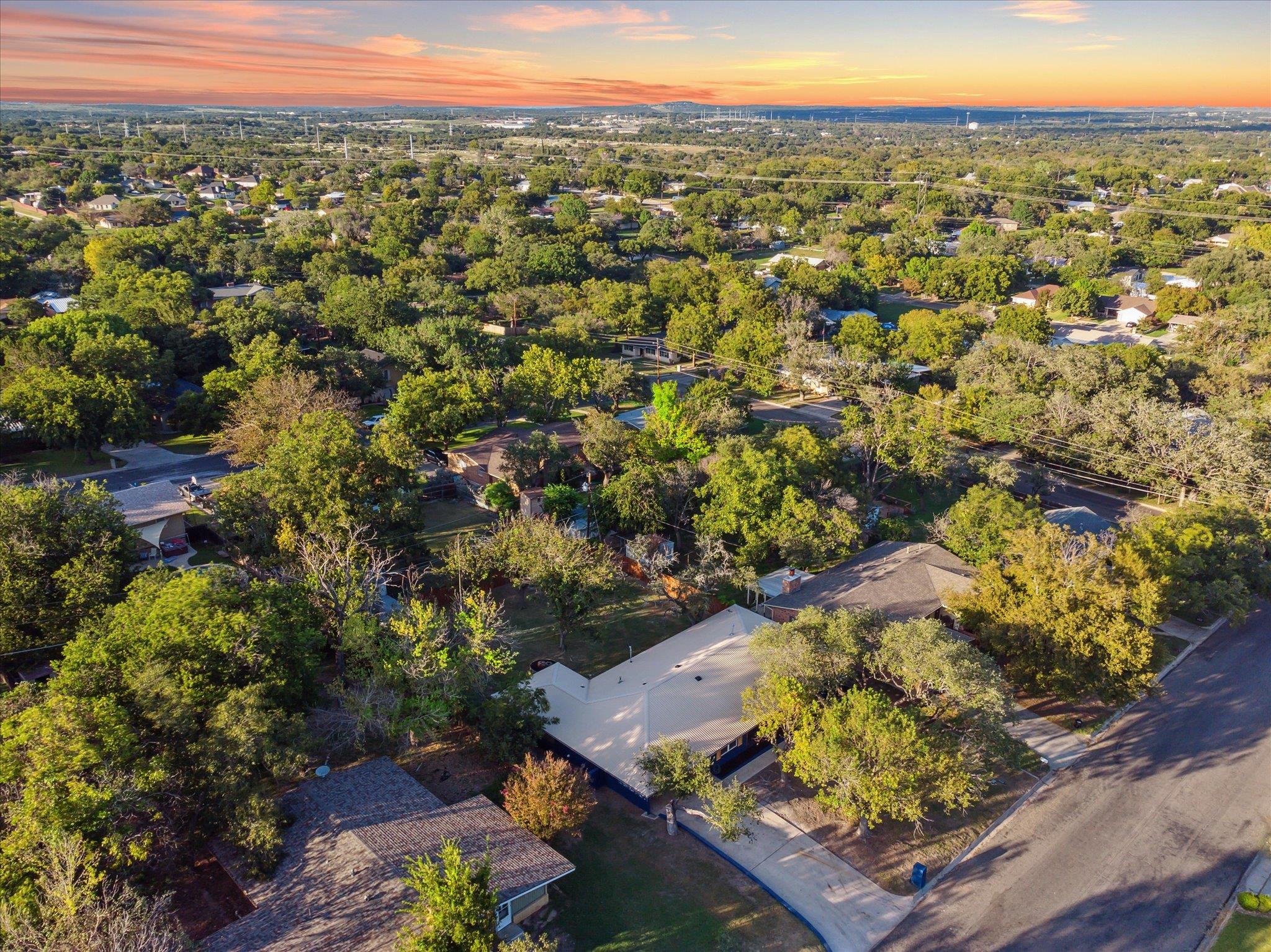 1305 W 1st St, Lampasas, TX 76550