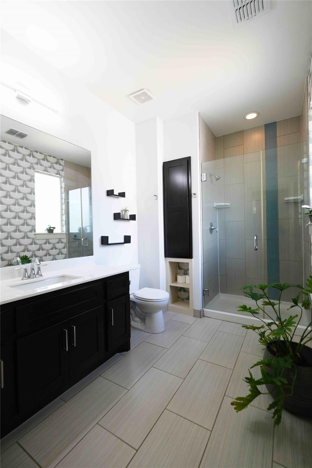 604 Allen St # 104, Austin, TX 78702