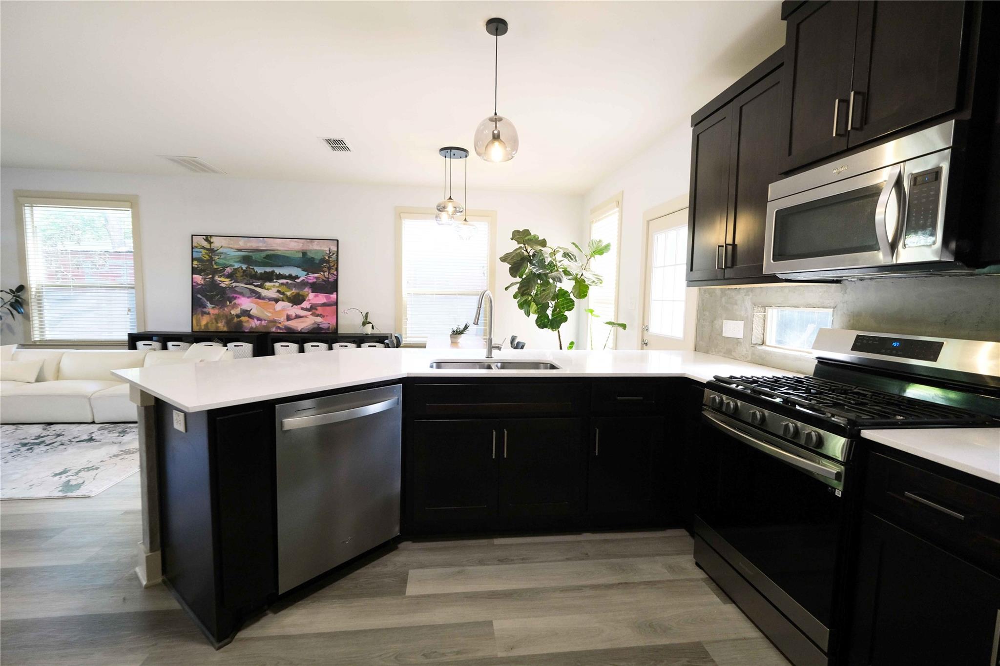 604 Allen St # 104, Austin, TX 78702