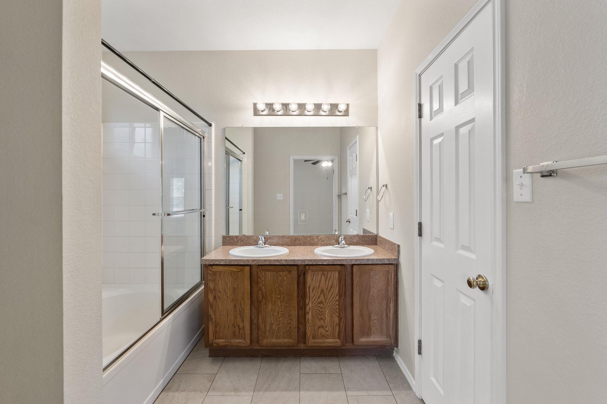 802 North Creek Blvd, Leander, TX 78641