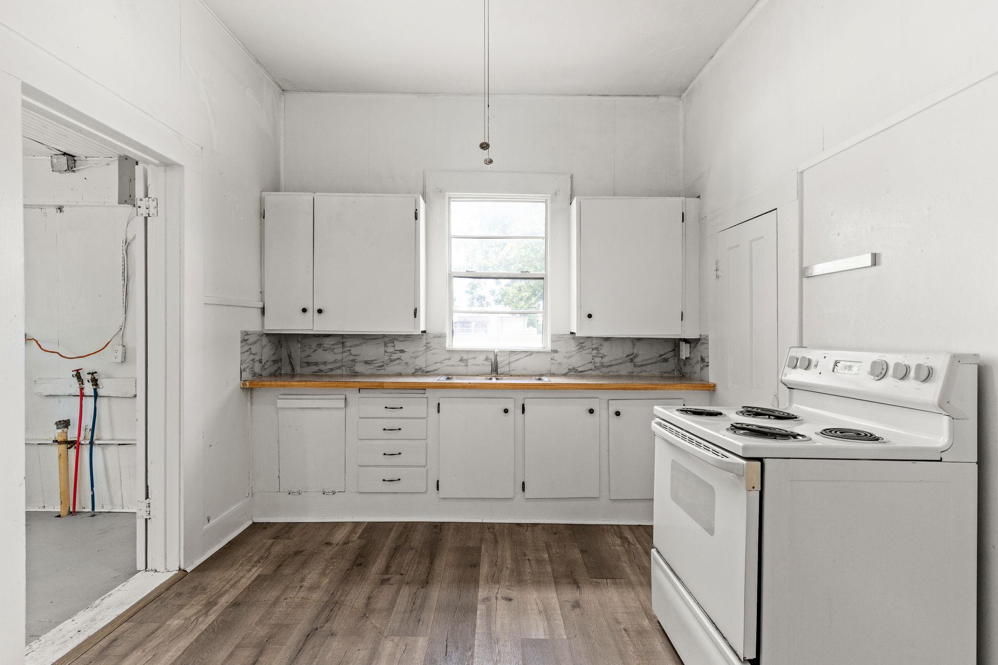 102 S Western Ave, Lampasas, TX 76550