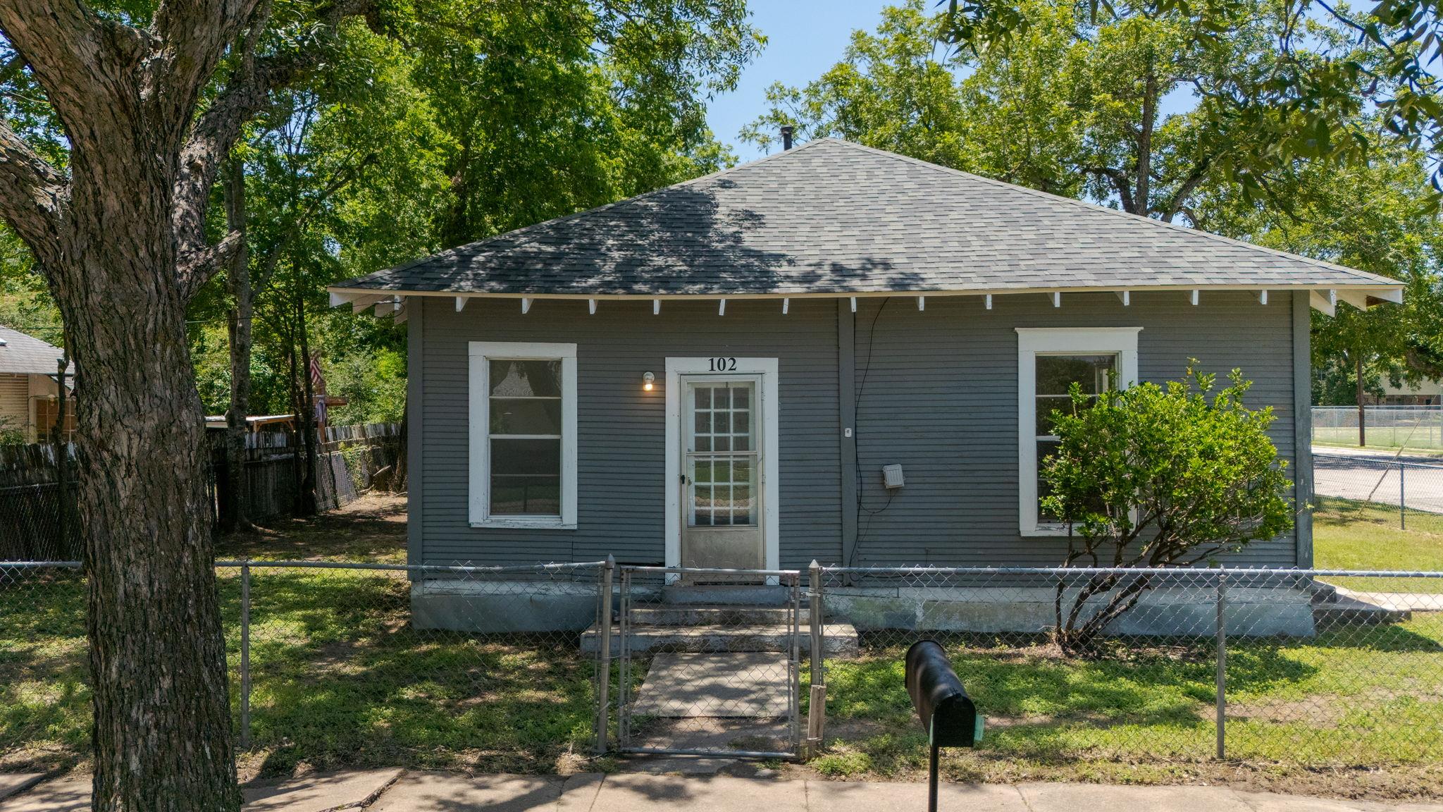 102 S Western Ave, Lampasas, TX 76550