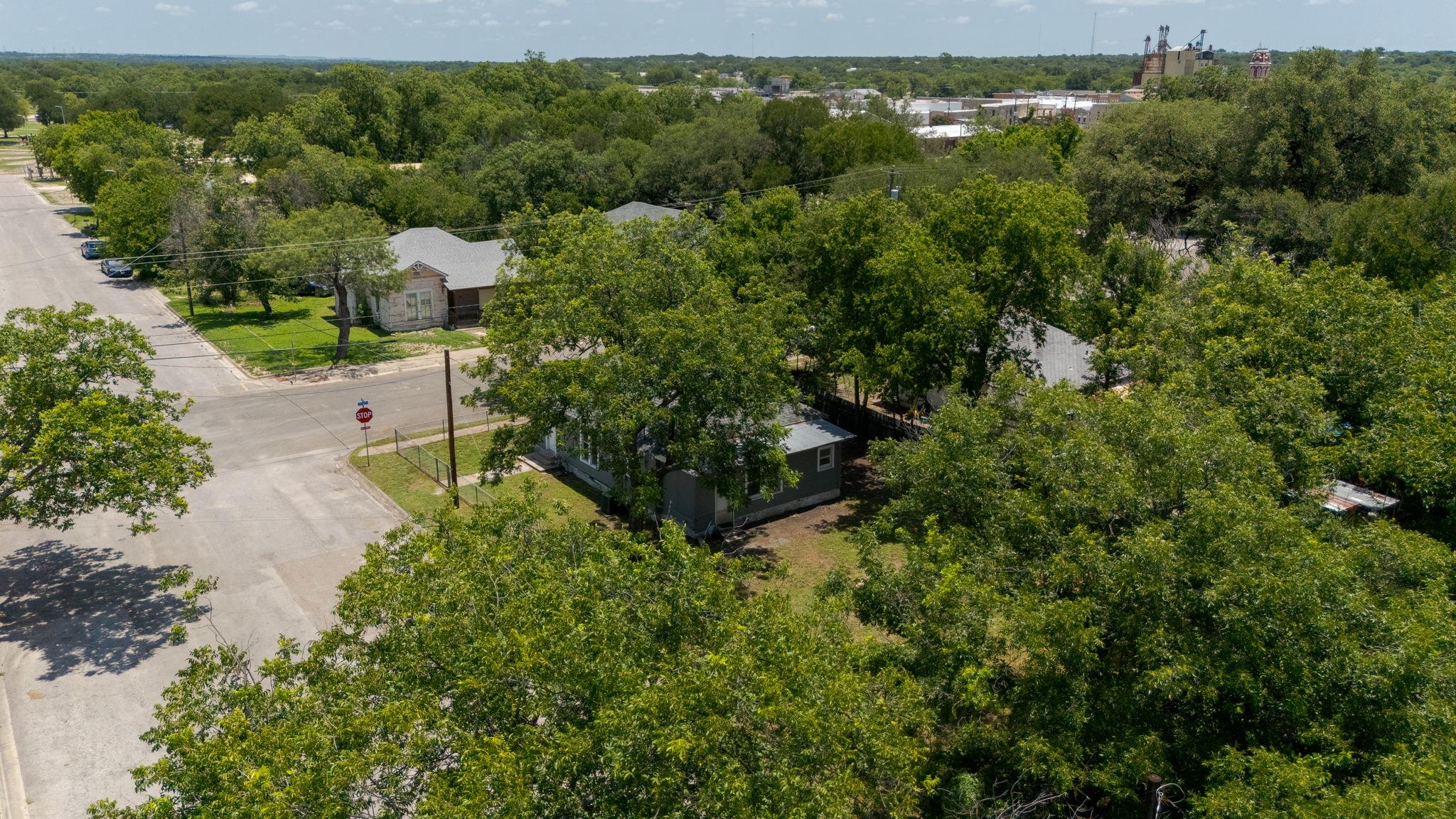 102 S Western Ave, Lampasas, TX 76550