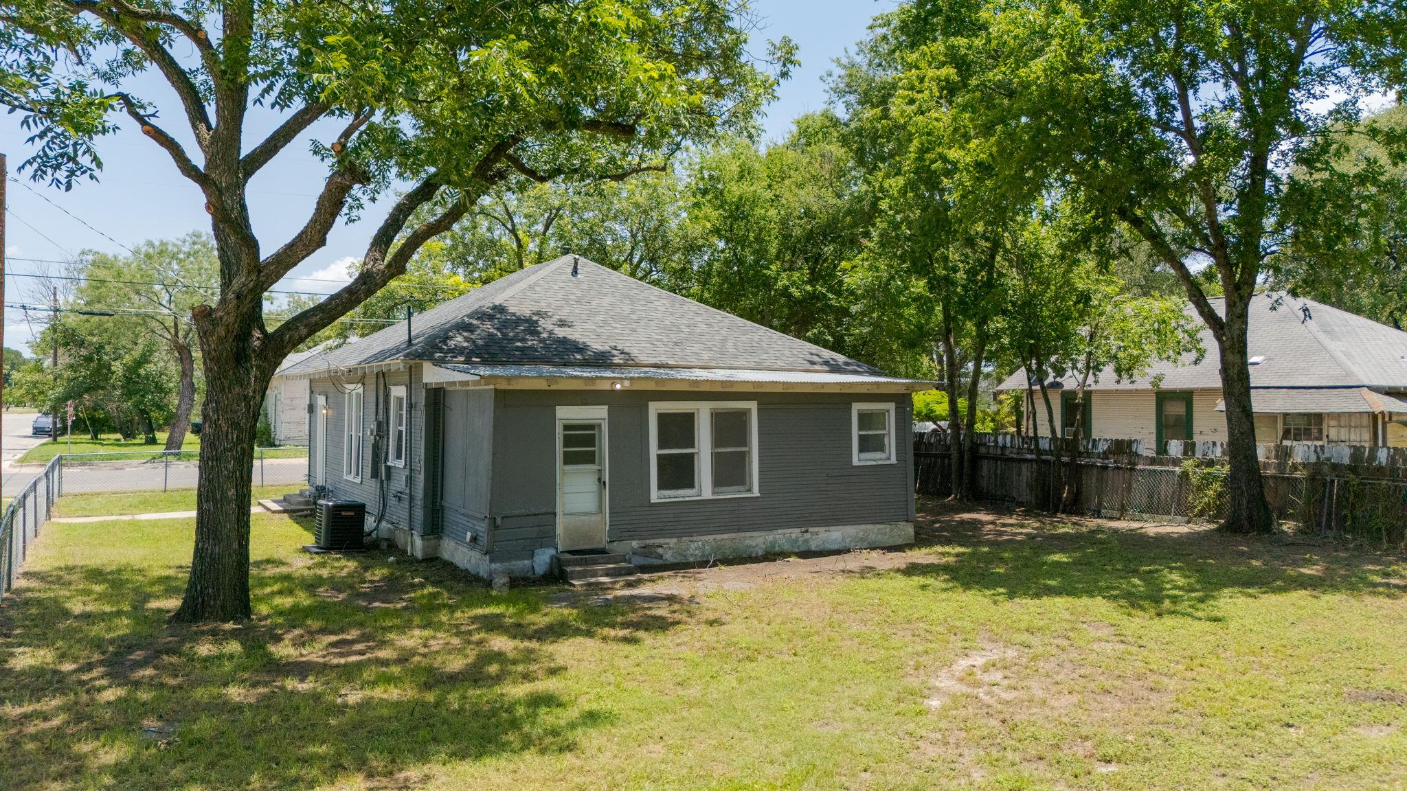 102 S Western Ave, Lampasas, TX 76550