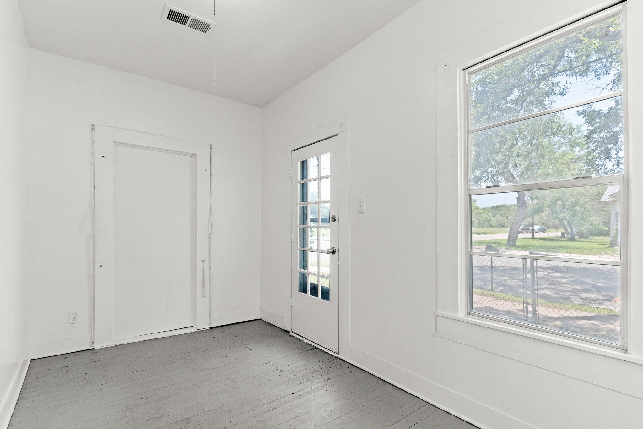 102 S Western Ave, Lampasas, TX 76550