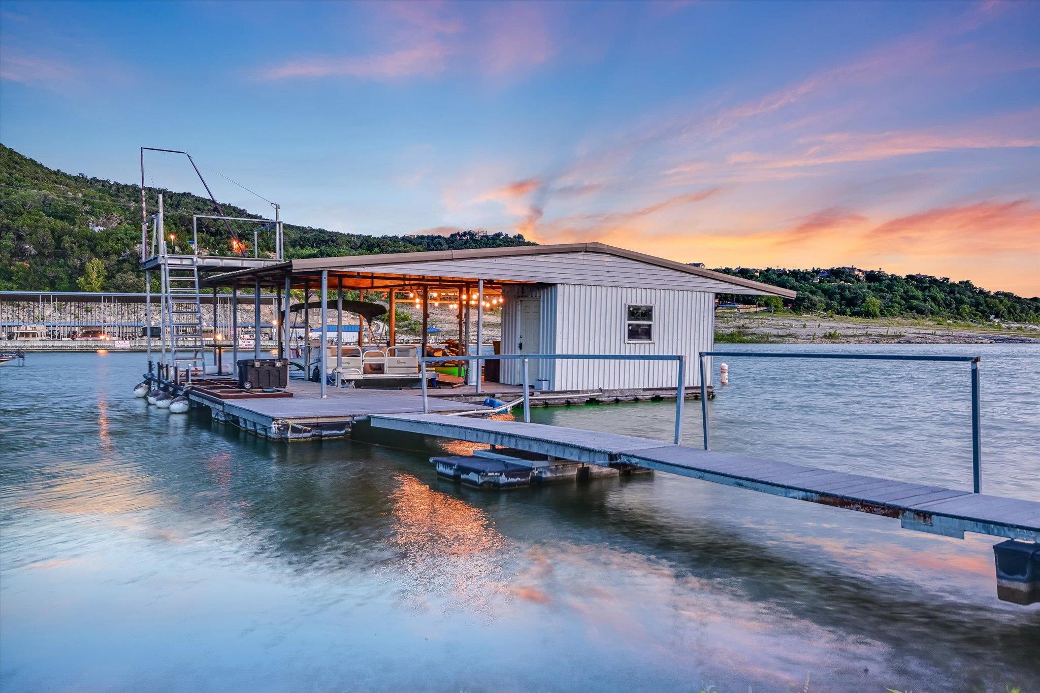 17120 Northlake Hills Dr, Jonestown, TX 78645