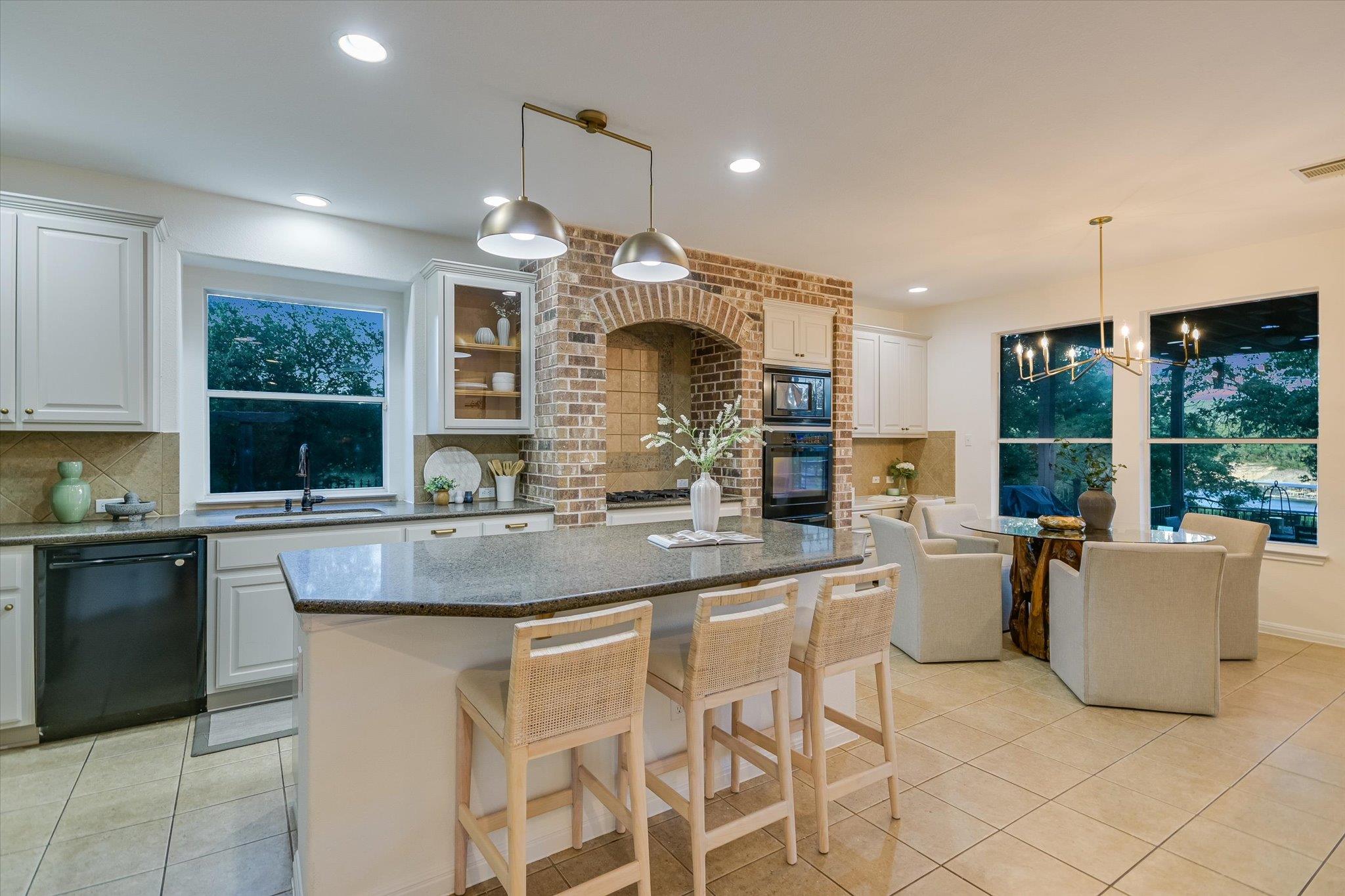 17120 Northlake Hills Dr, Jonestown, TX 78645