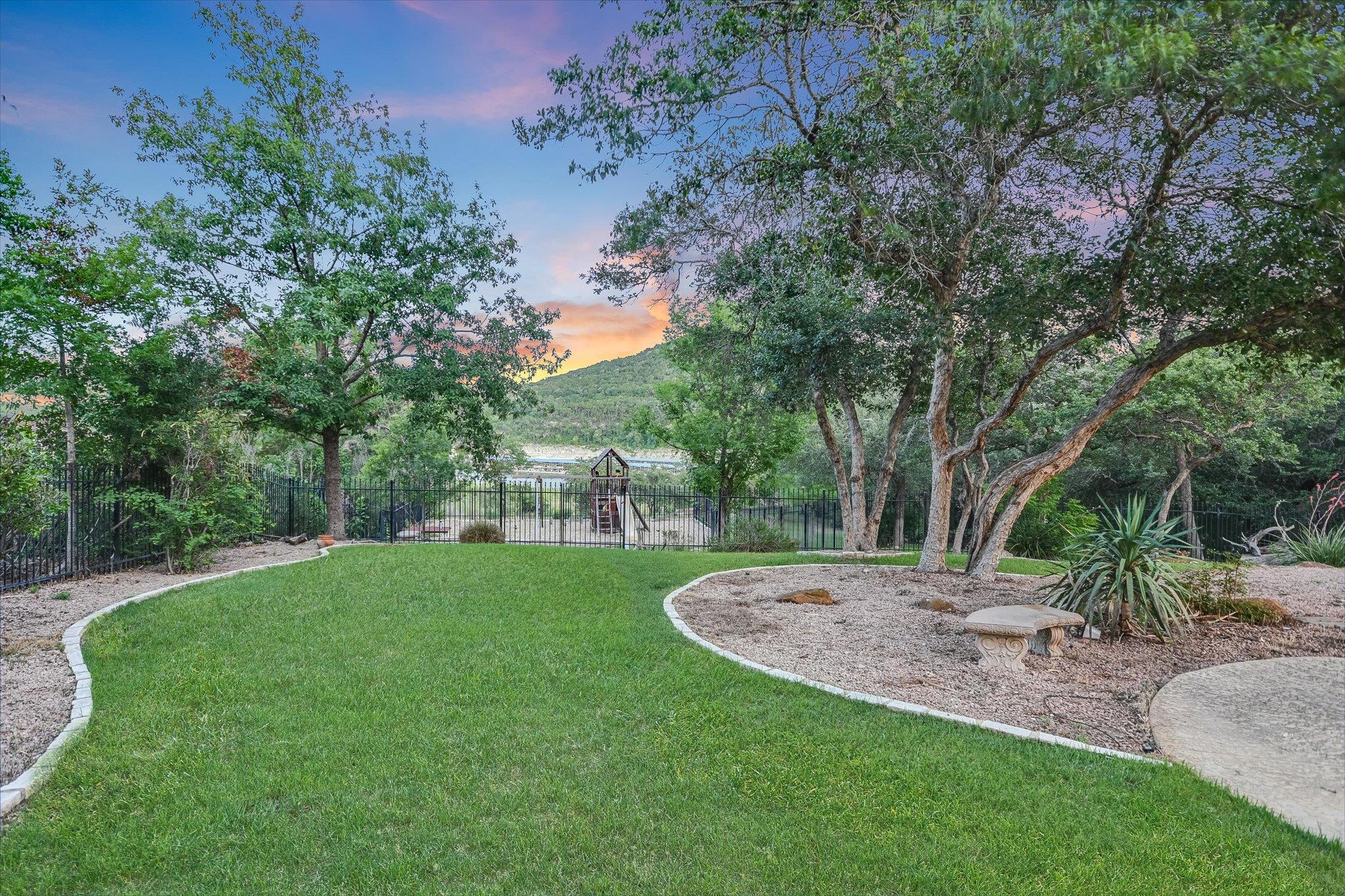 17120 Northlake Hills Dr, Jonestown, TX 78645