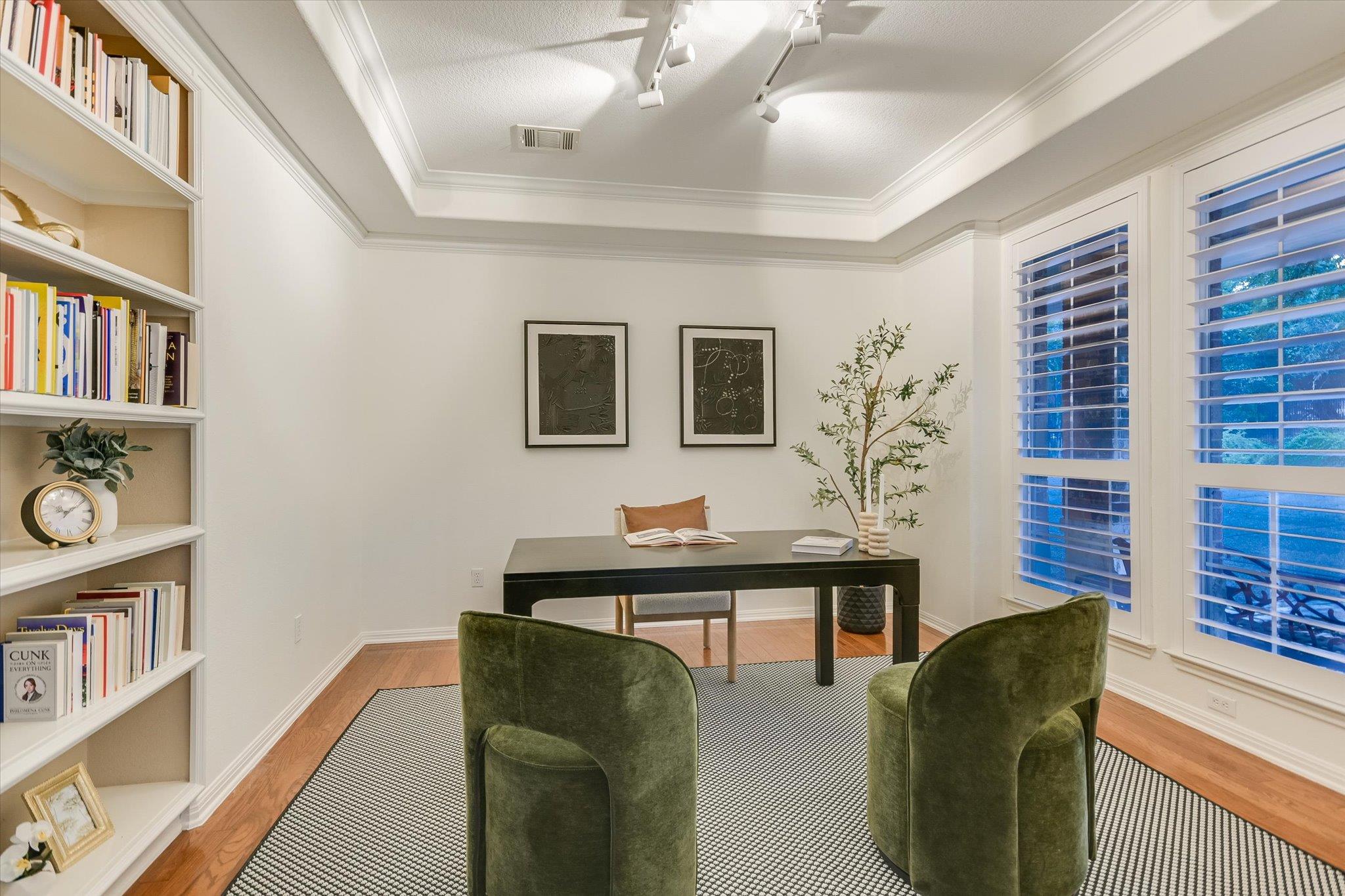 17120 Northlake Hills Dr, Jonestown, TX 78645