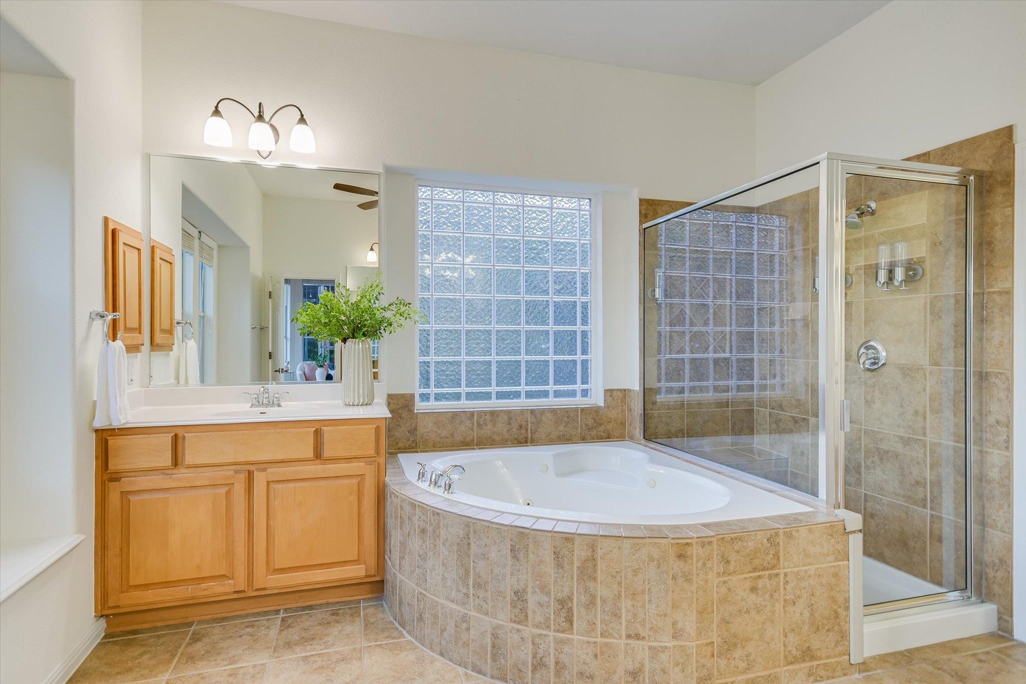 17120 Northlake Hills Dr, Jonestown, TX 78645