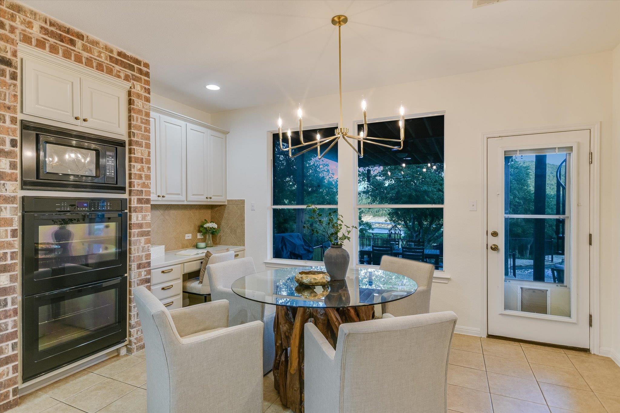 17120 Northlake Hills Dr, Jonestown, TX 78645