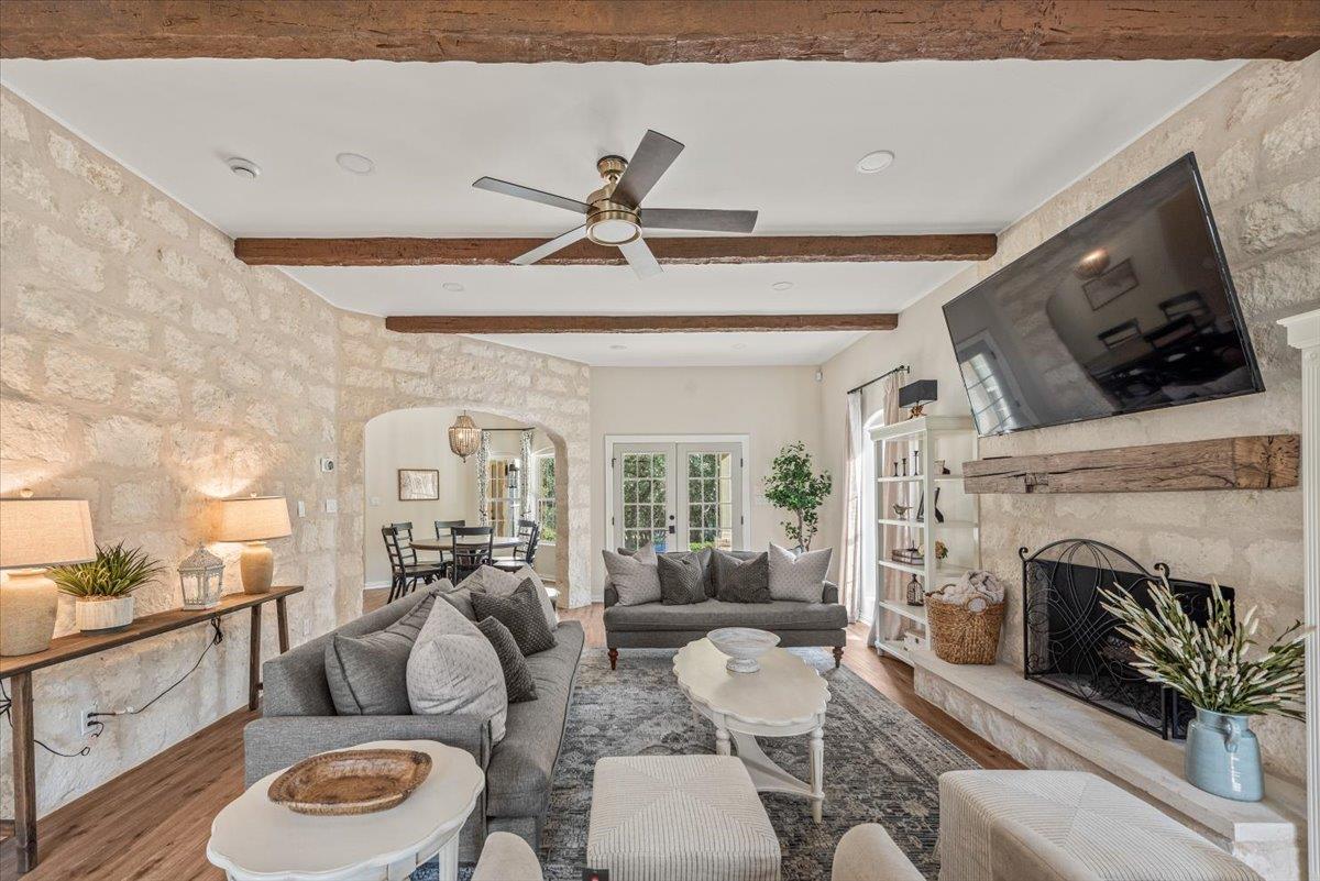 1660 W McCarty Ln, San Marcos, TX 78666