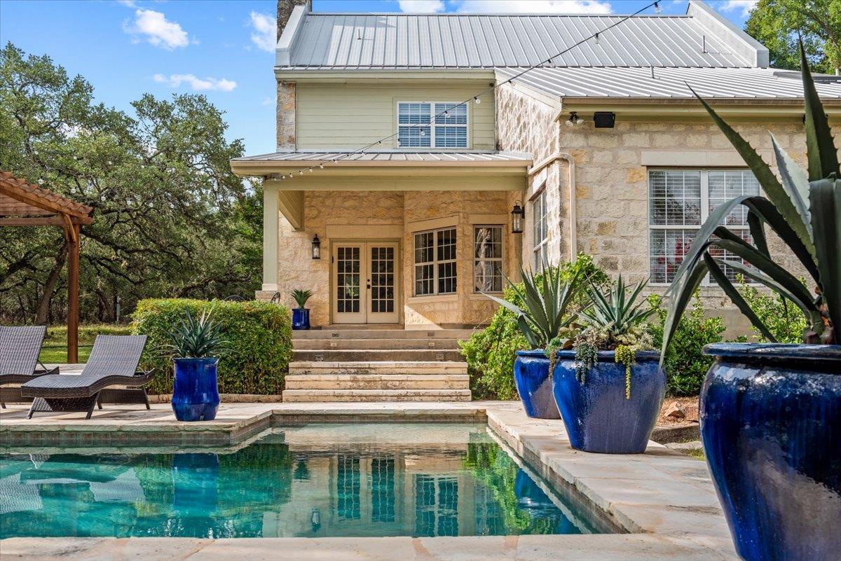 1660 W McCarty Ln, San Marcos, TX 78666