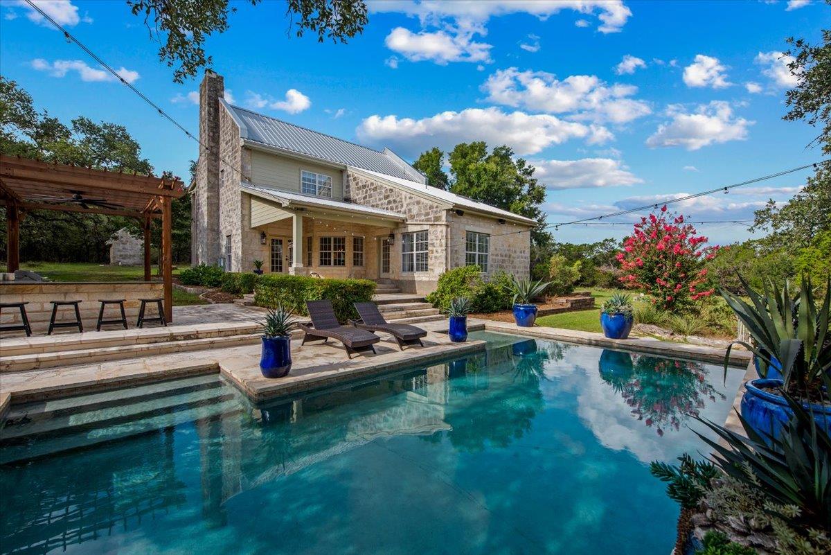 1660 W McCarty Ln, San Marcos, TX 78666