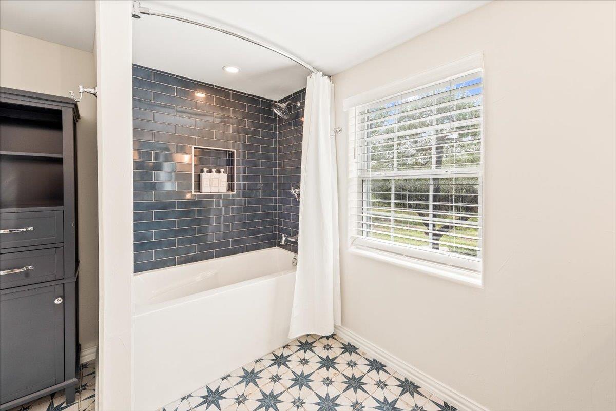 1660 W McCarty Ln, San Marcos, TX 78666