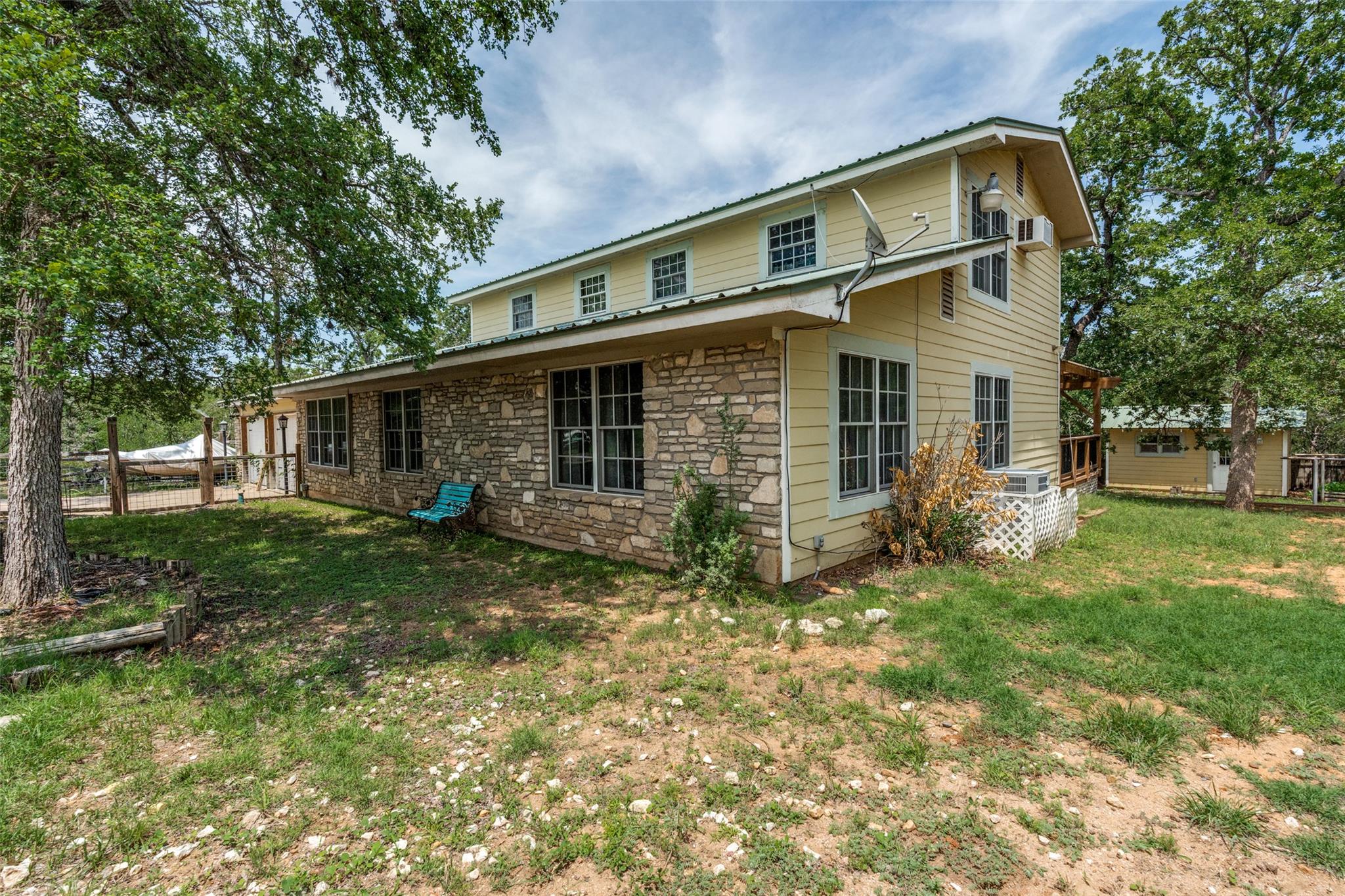 745 Driftwood Ln, Cottonwood Shores, TX 78657