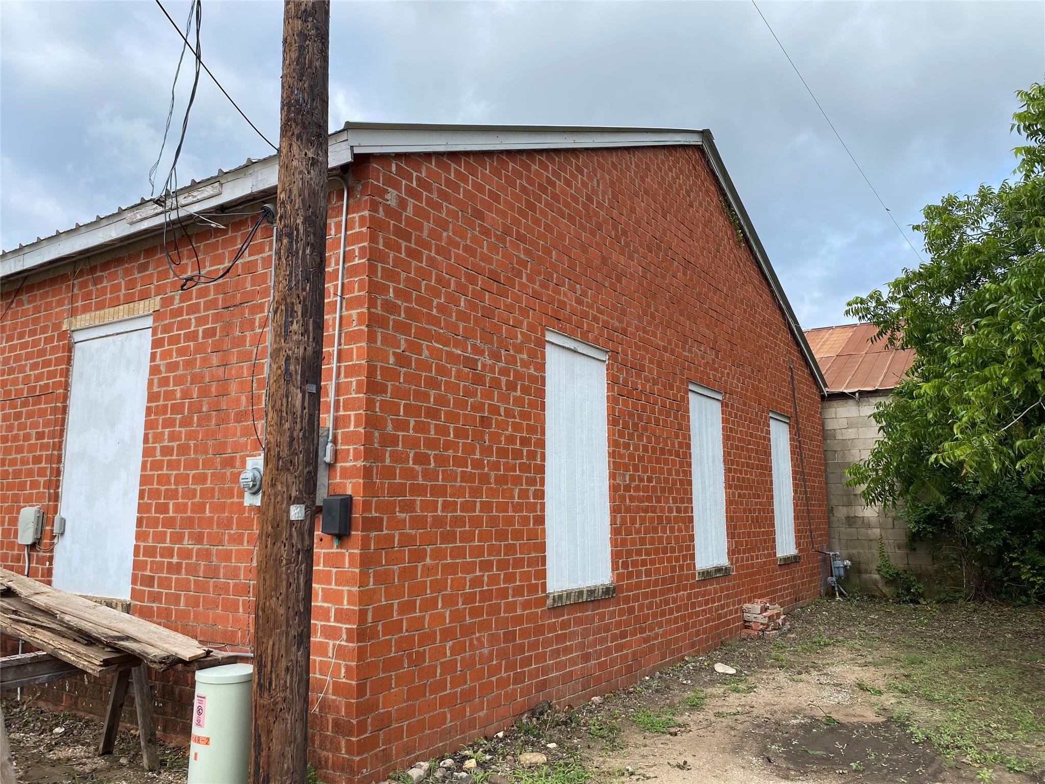 111 E Wallace St, San Saba, TX 76877