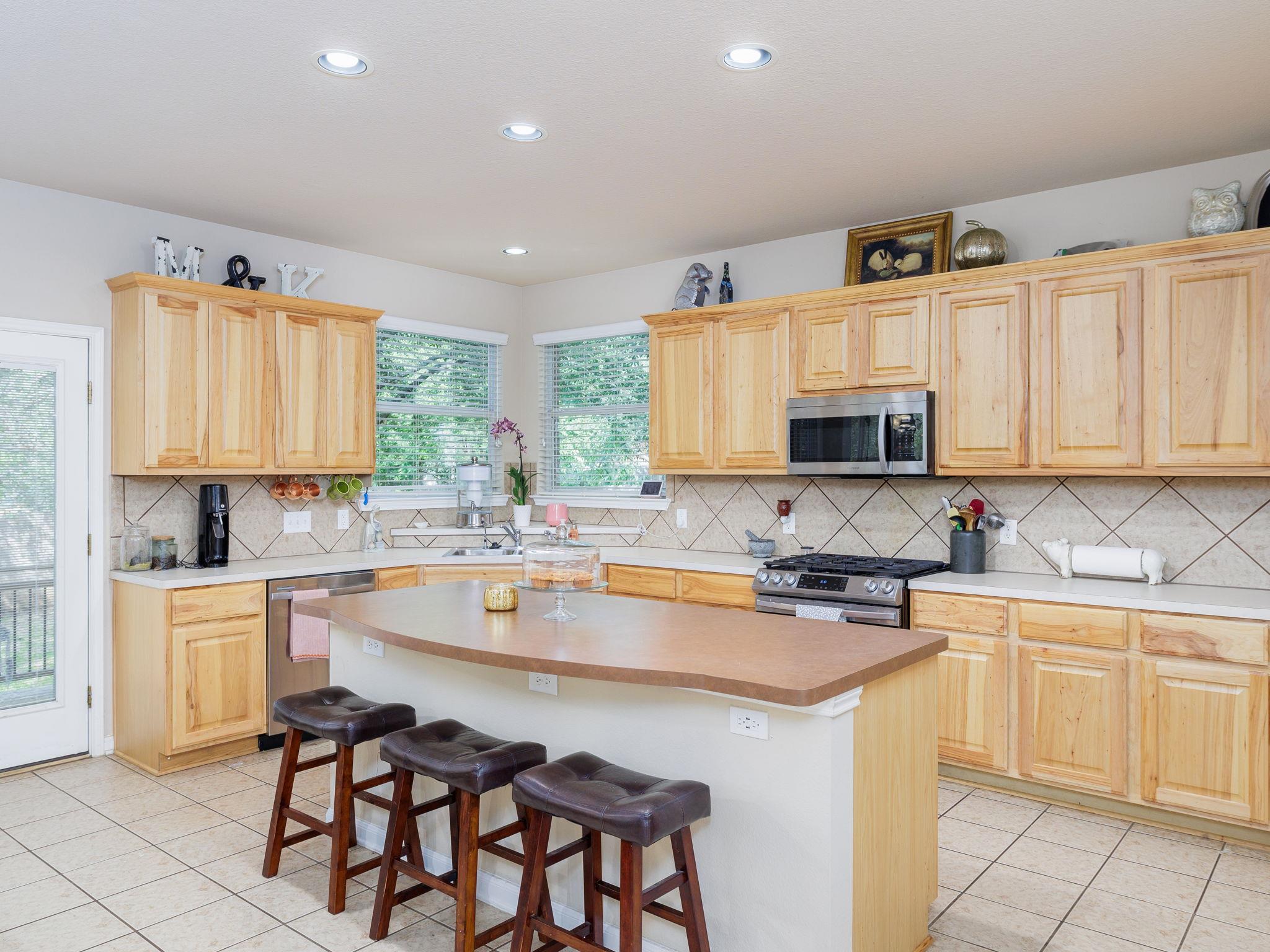 2407 Silver Spur Ln, Leander, TX 78641