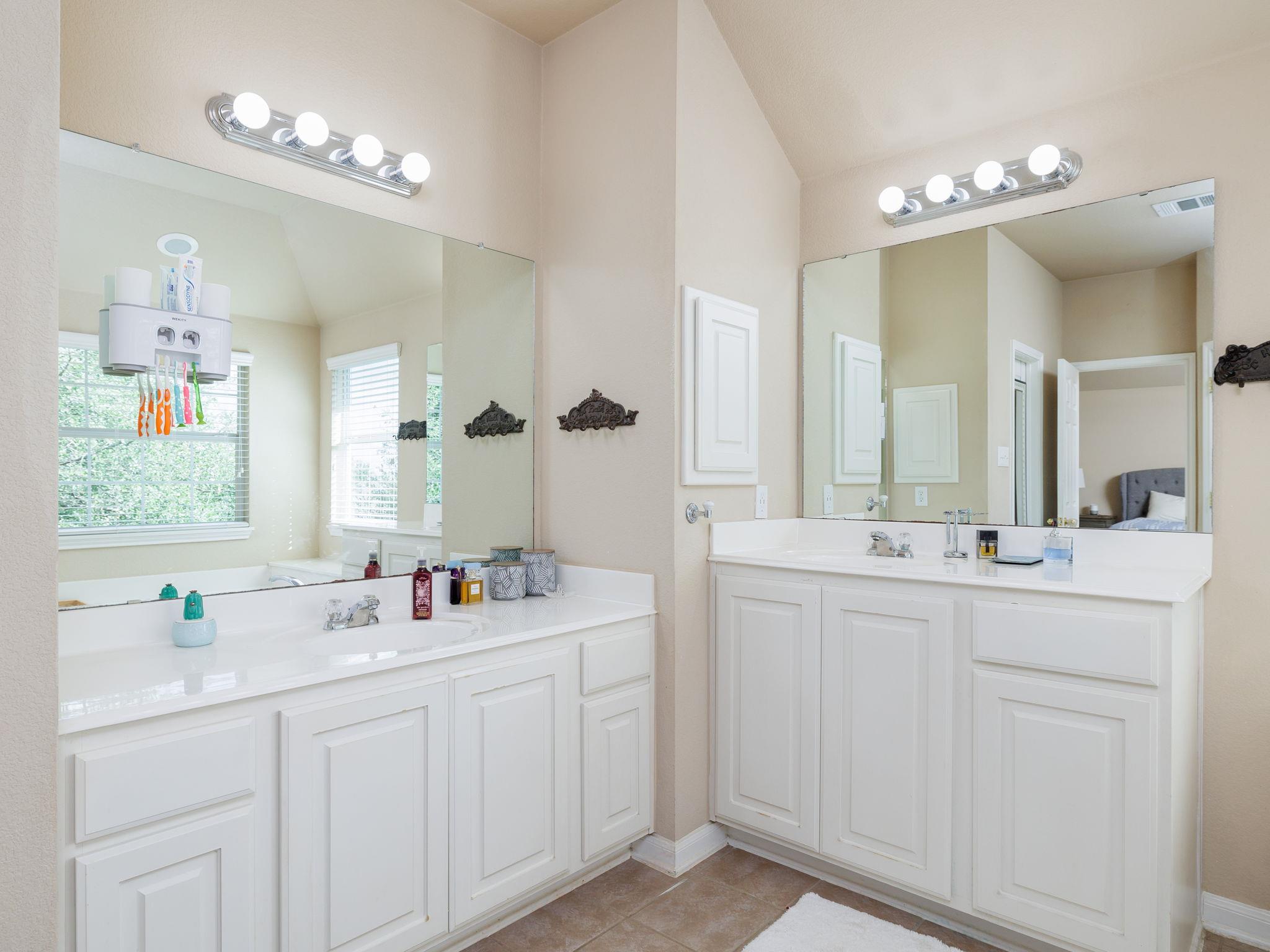 2407 Silver Spur Ln, Leander, TX 78641