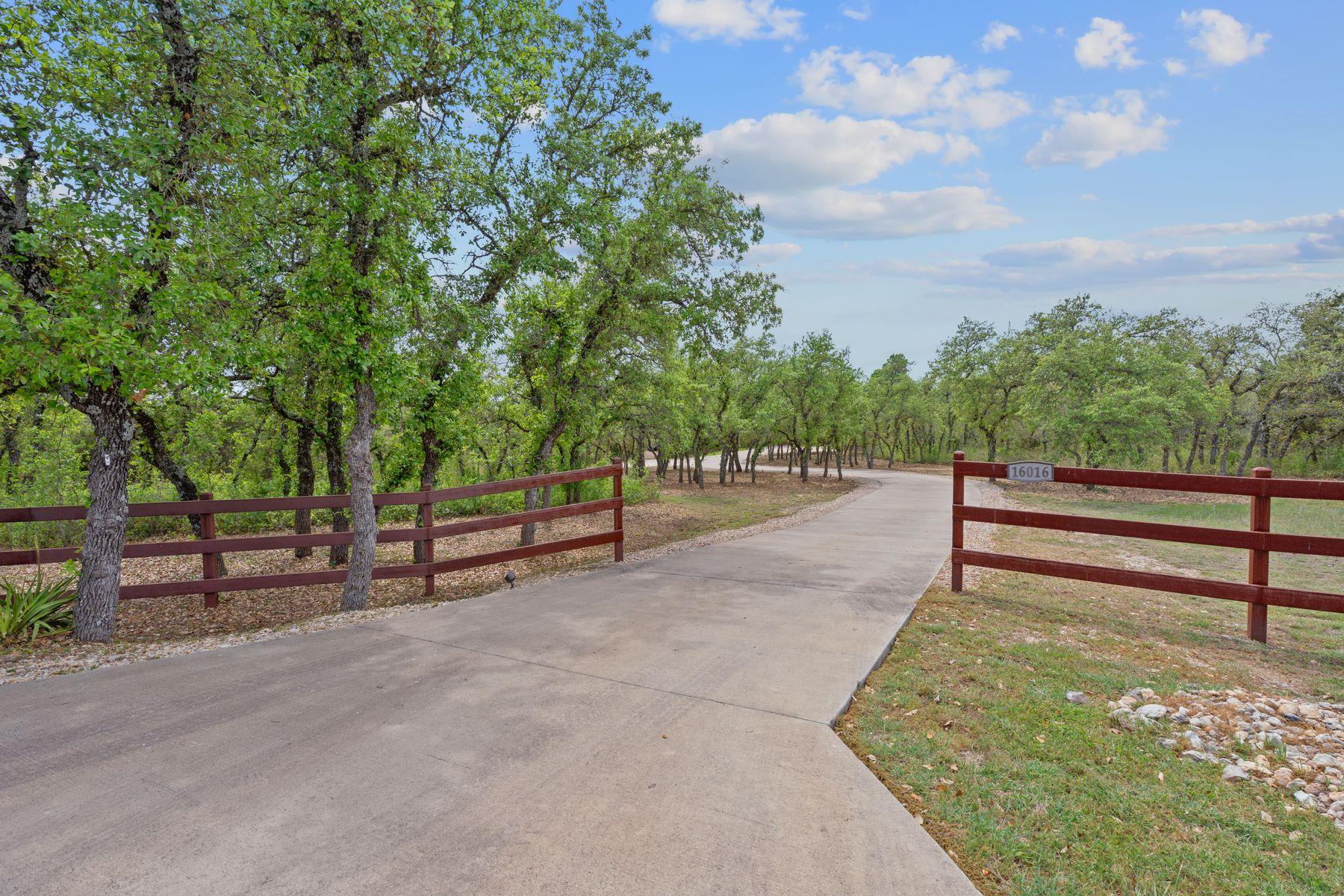 16016 Palomino Ranch Dr, Leander, TX 78641