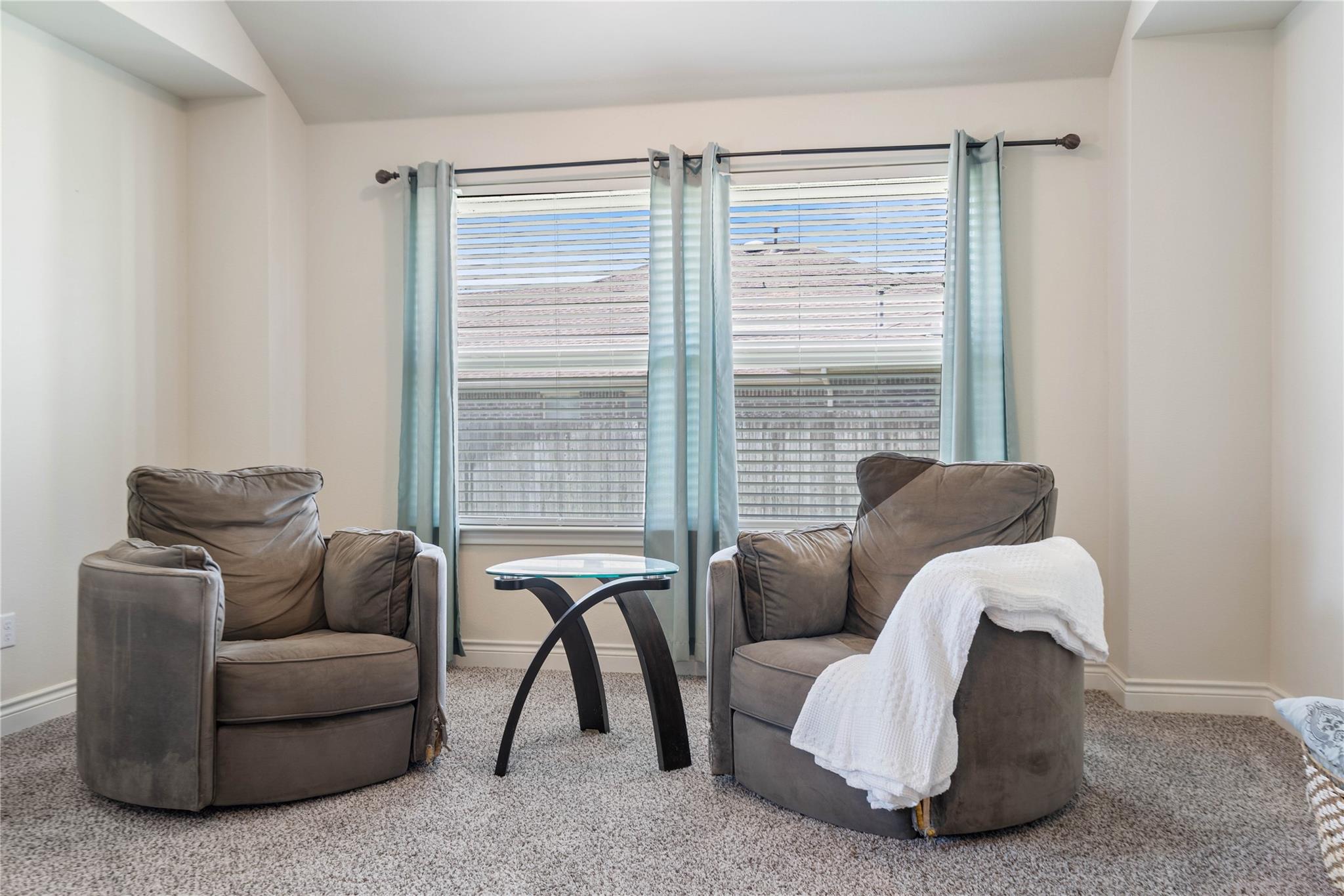 136 W Highfield St, Hutto, TX 78634