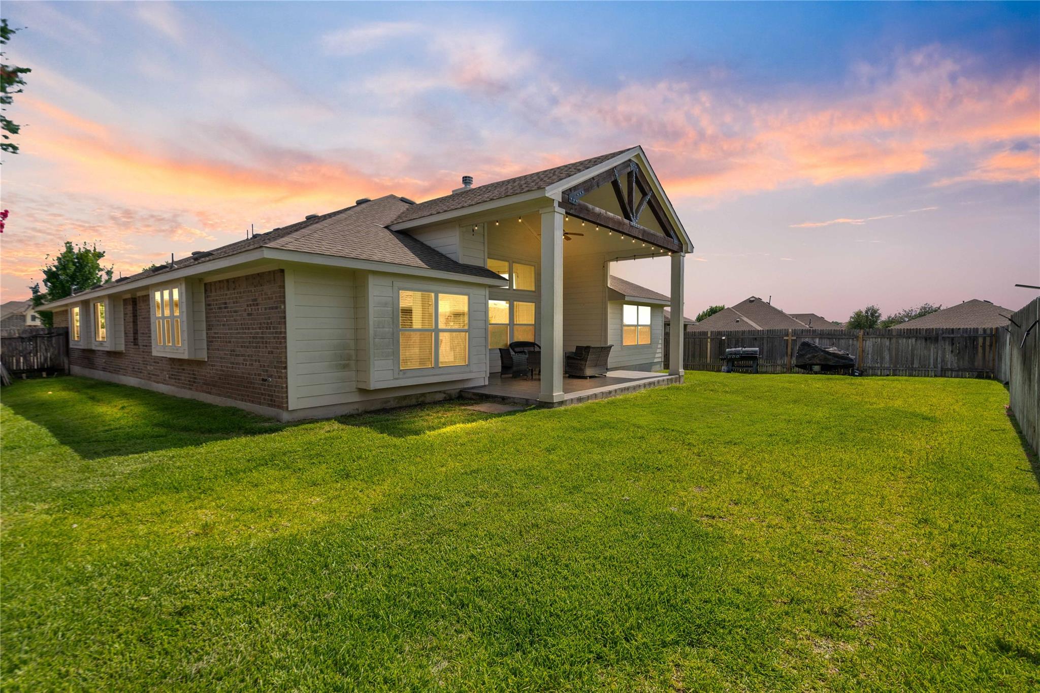 136 W Highfield St, Hutto, TX 78634