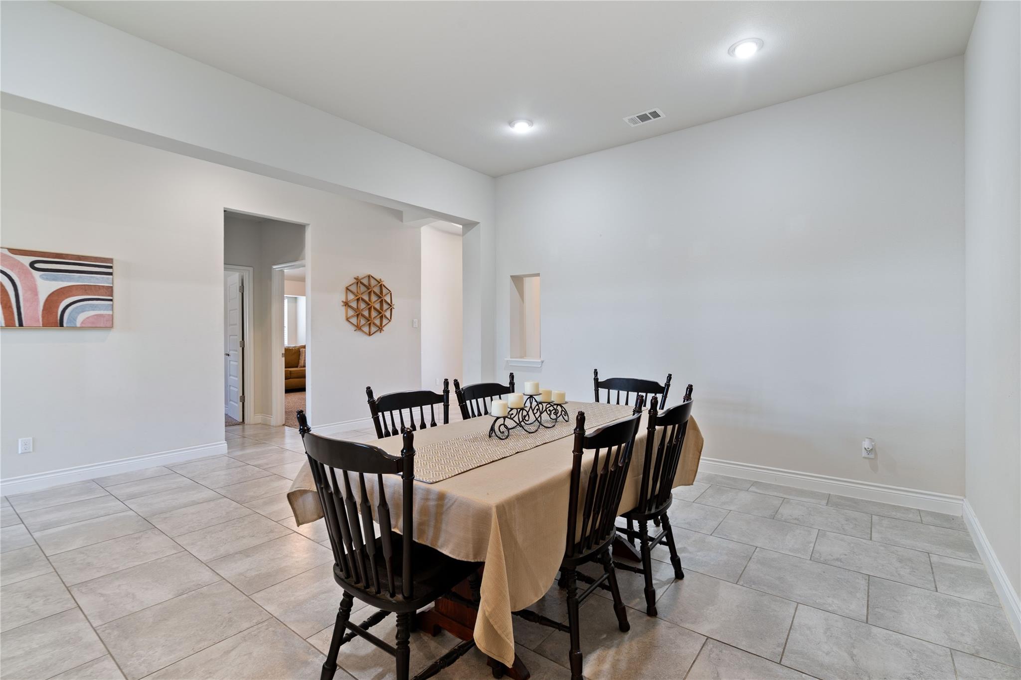 136 W Highfield St, Hutto, TX 78634