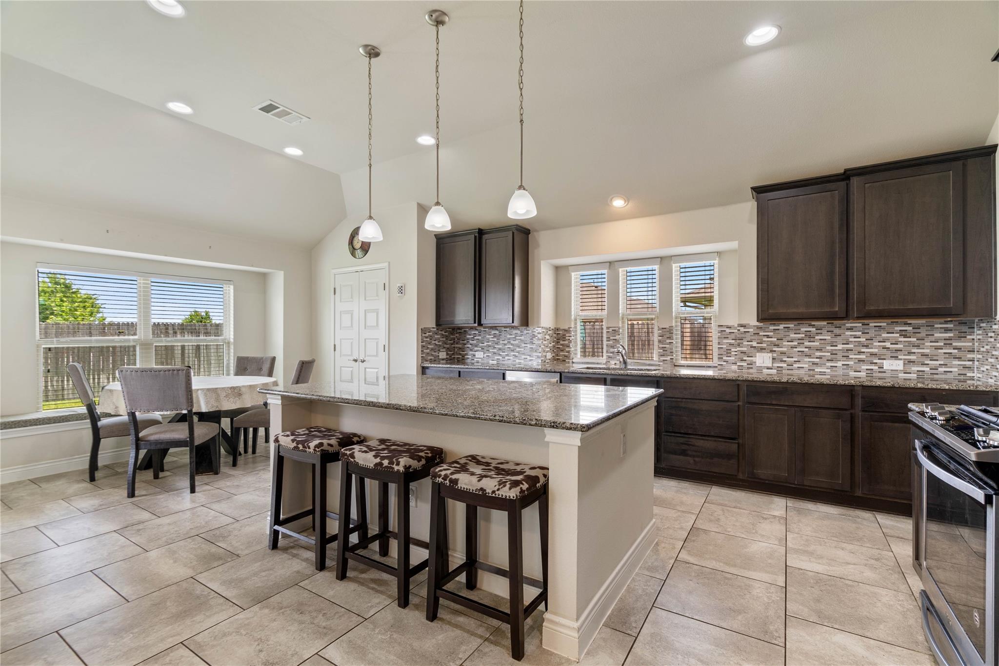 136 W Highfield St, Hutto, TX 78634