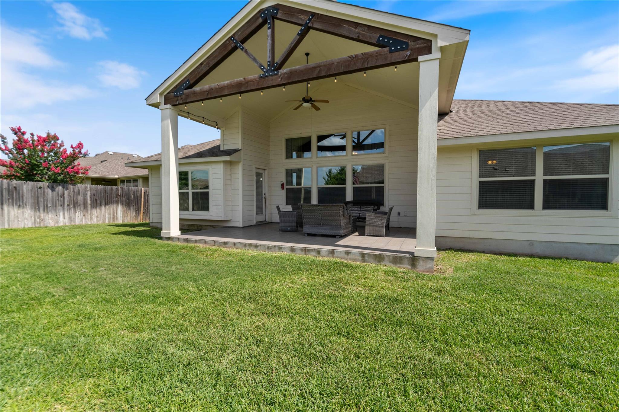 136 W Highfield St, Hutto, TX 78634
