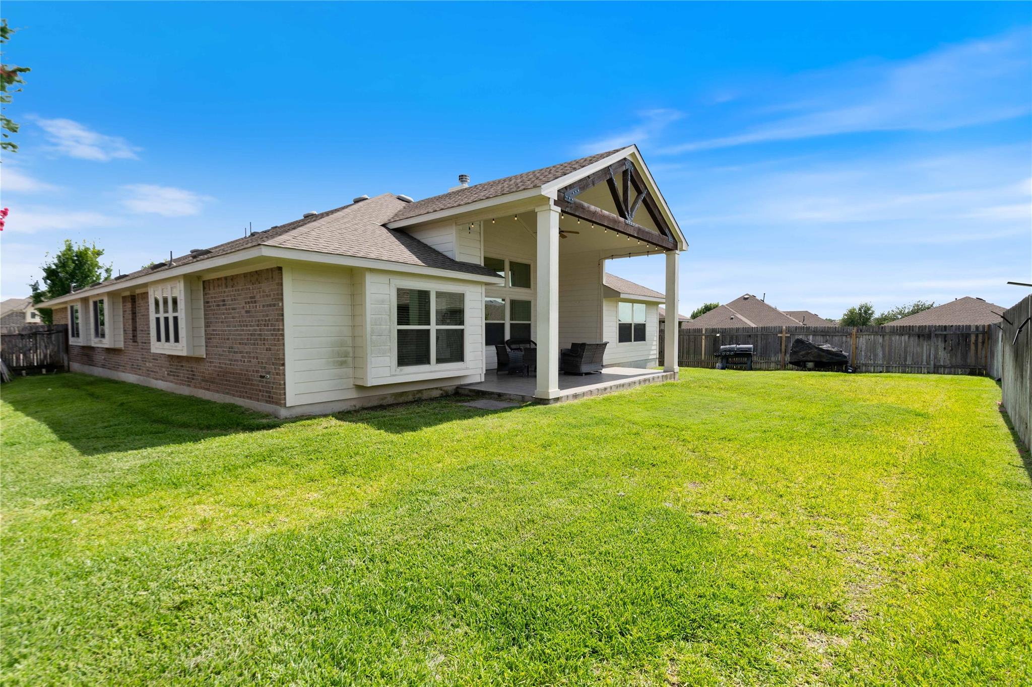 136 W Highfield St, Hutto, TX 78634