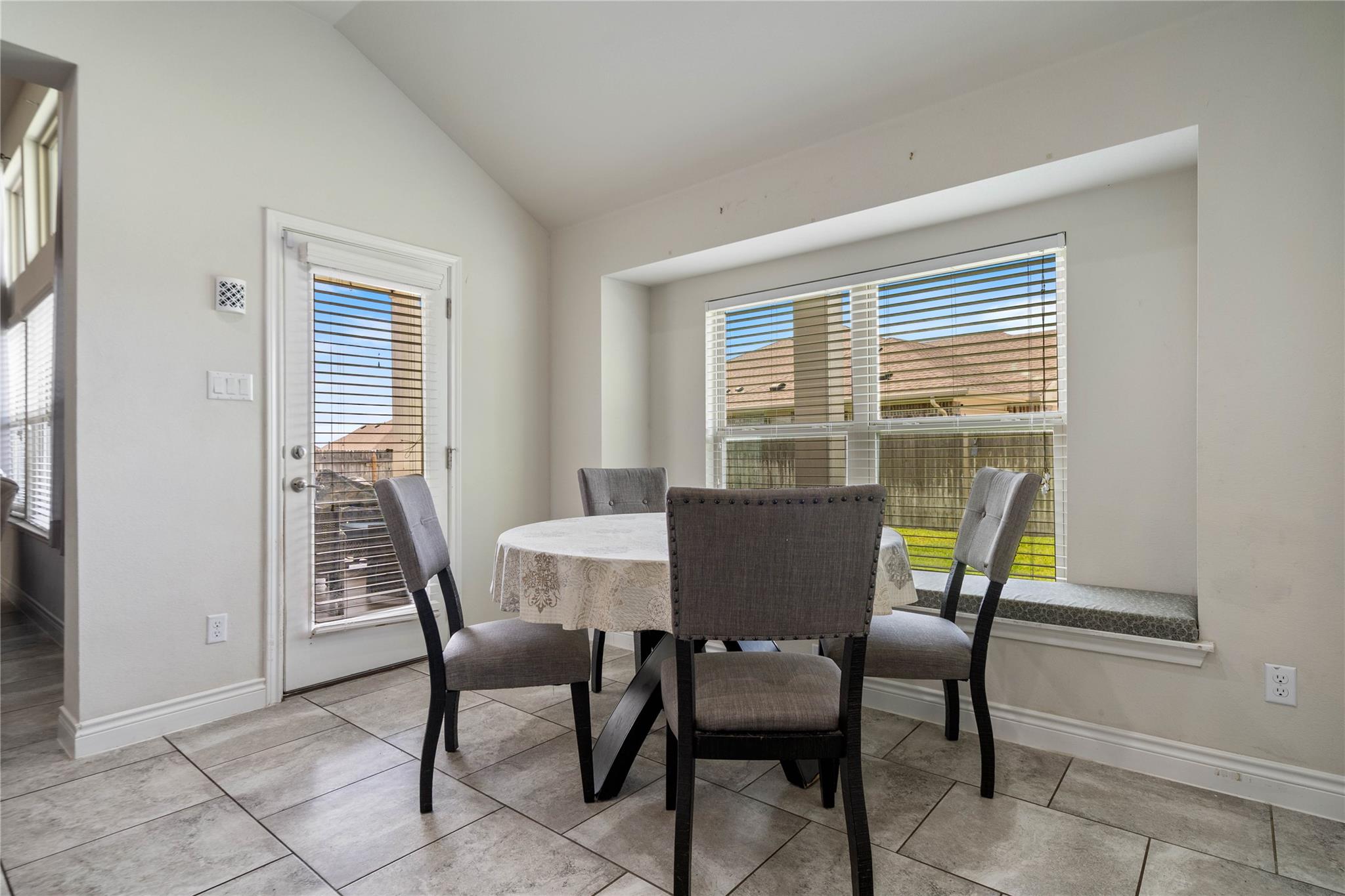136 W Highfield St, Hutto, TX 78634