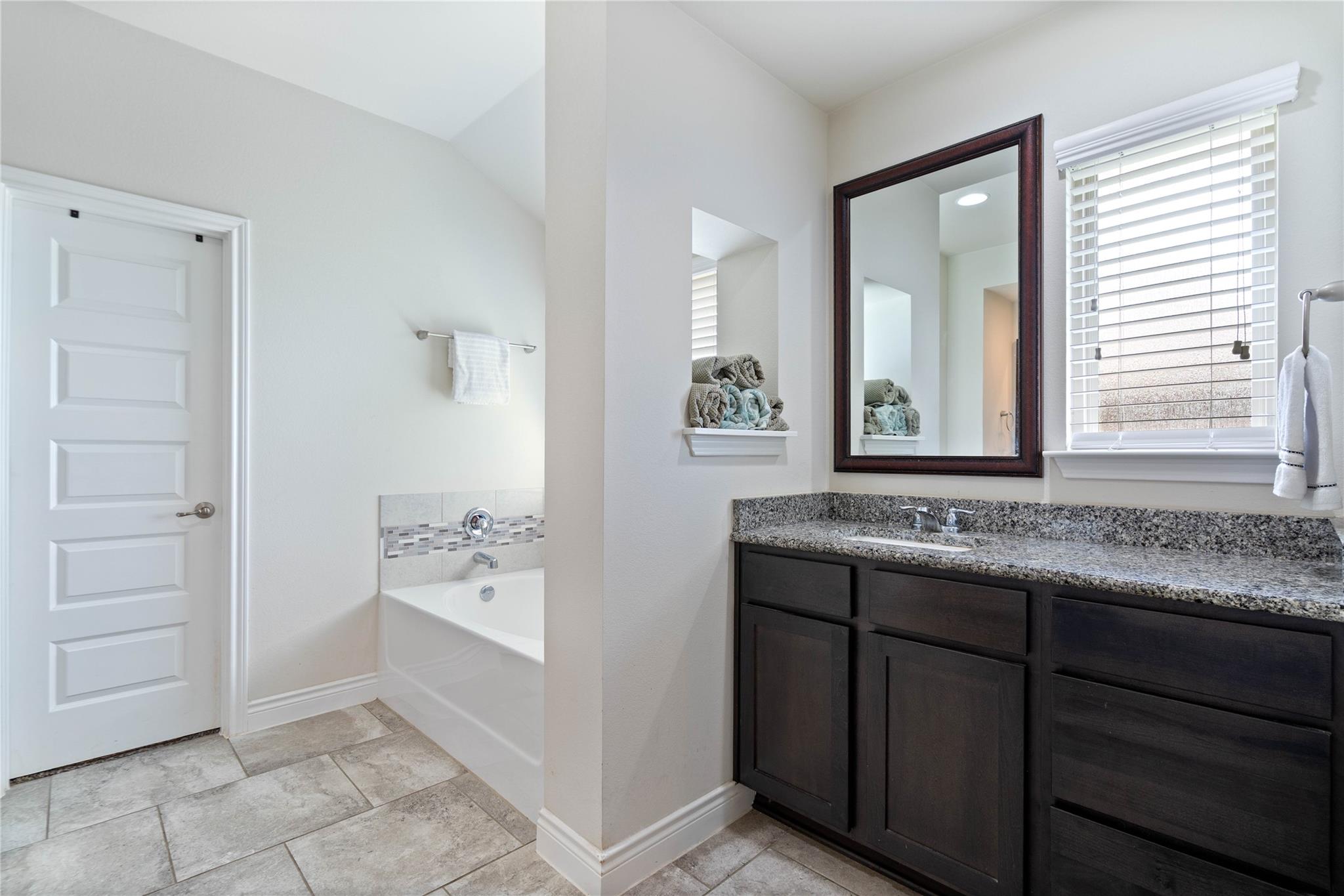 136 W Highfield St, Hutto, TX 78634
