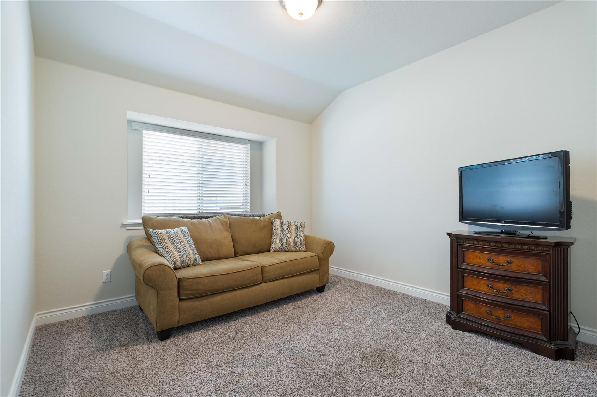 136 W Highfield St, Hutto, TX 78634