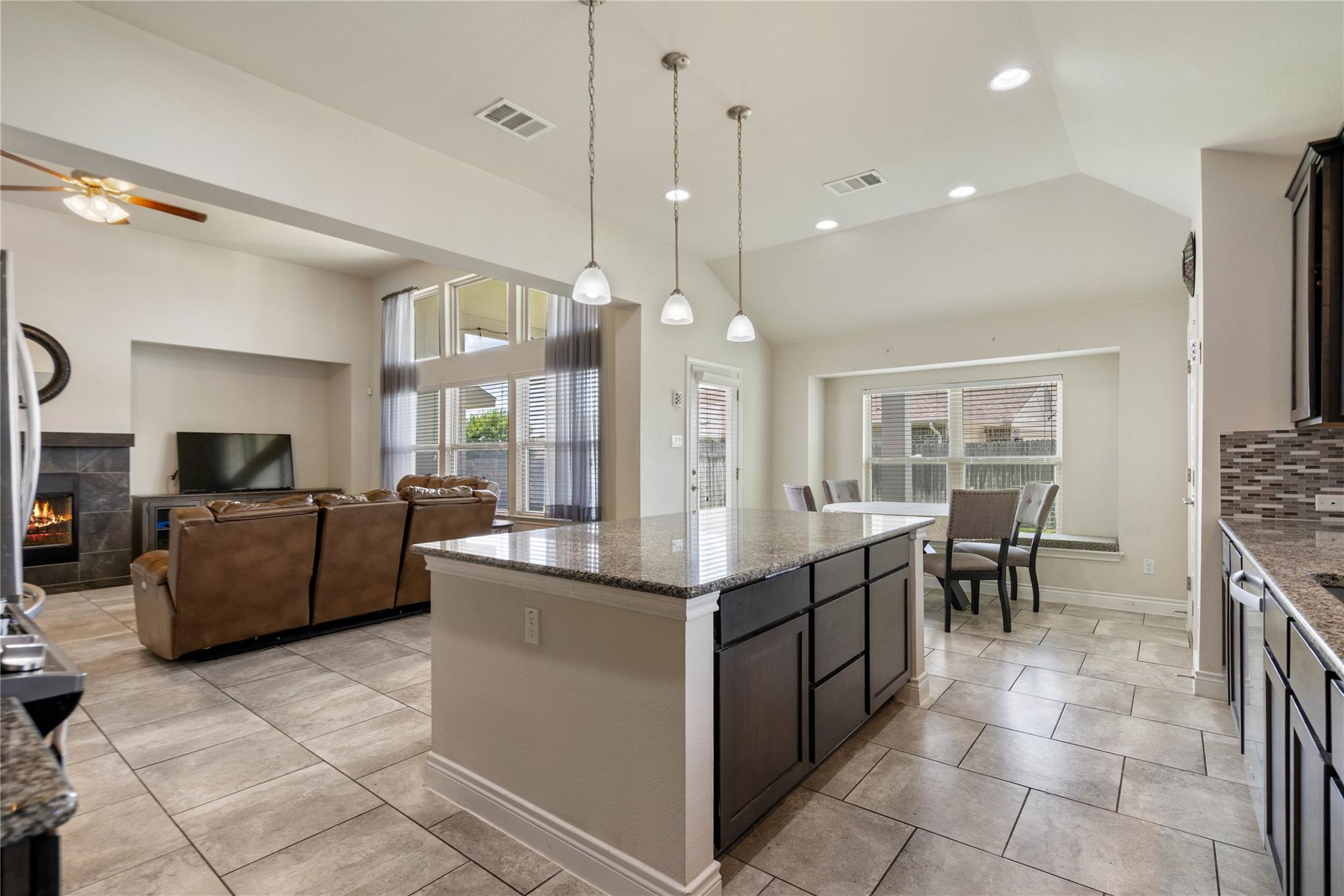136 W Highfield St, Hutto, TX 78634