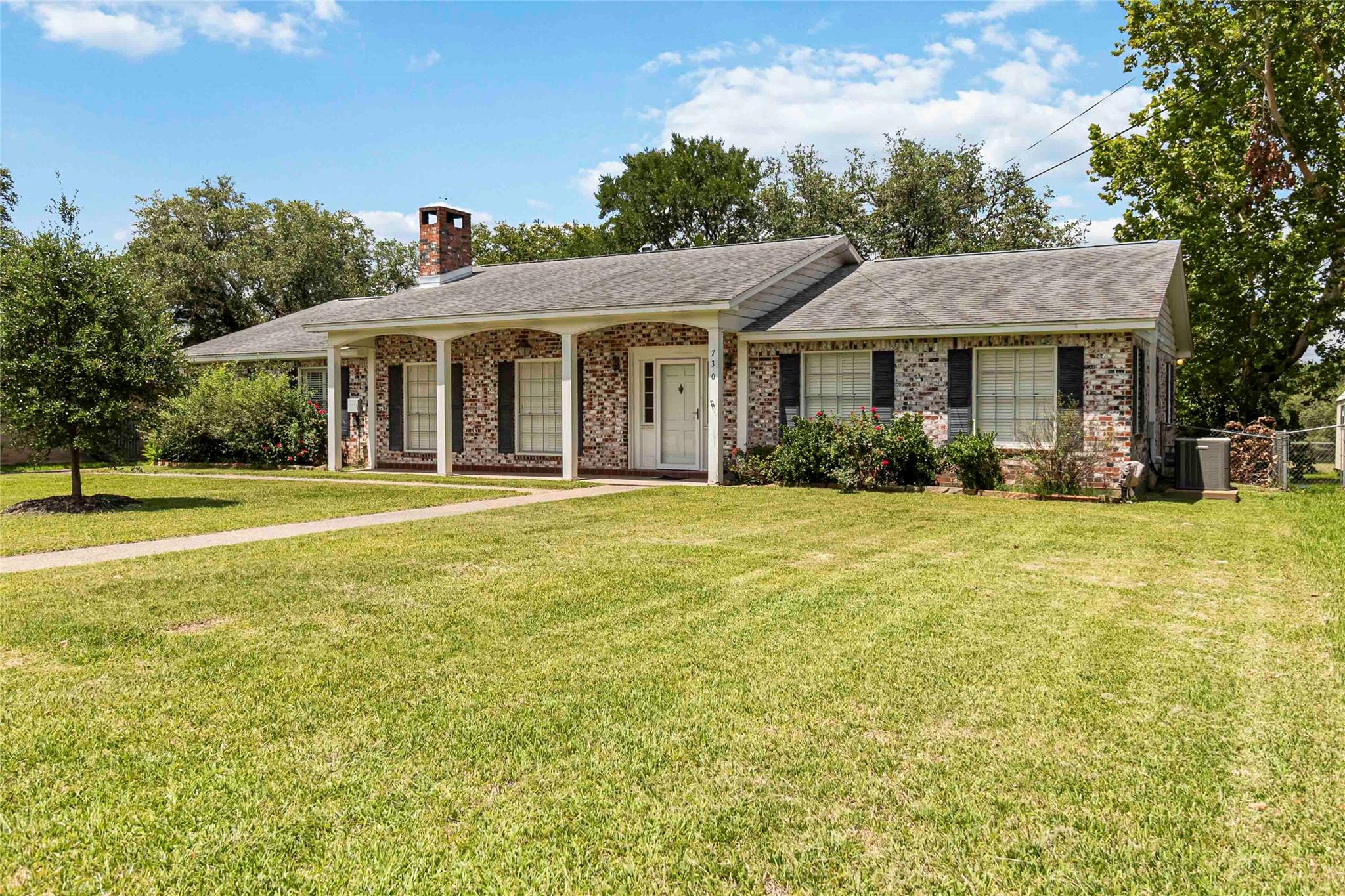 730 Sarah Jo St, La Grange, TX 78945