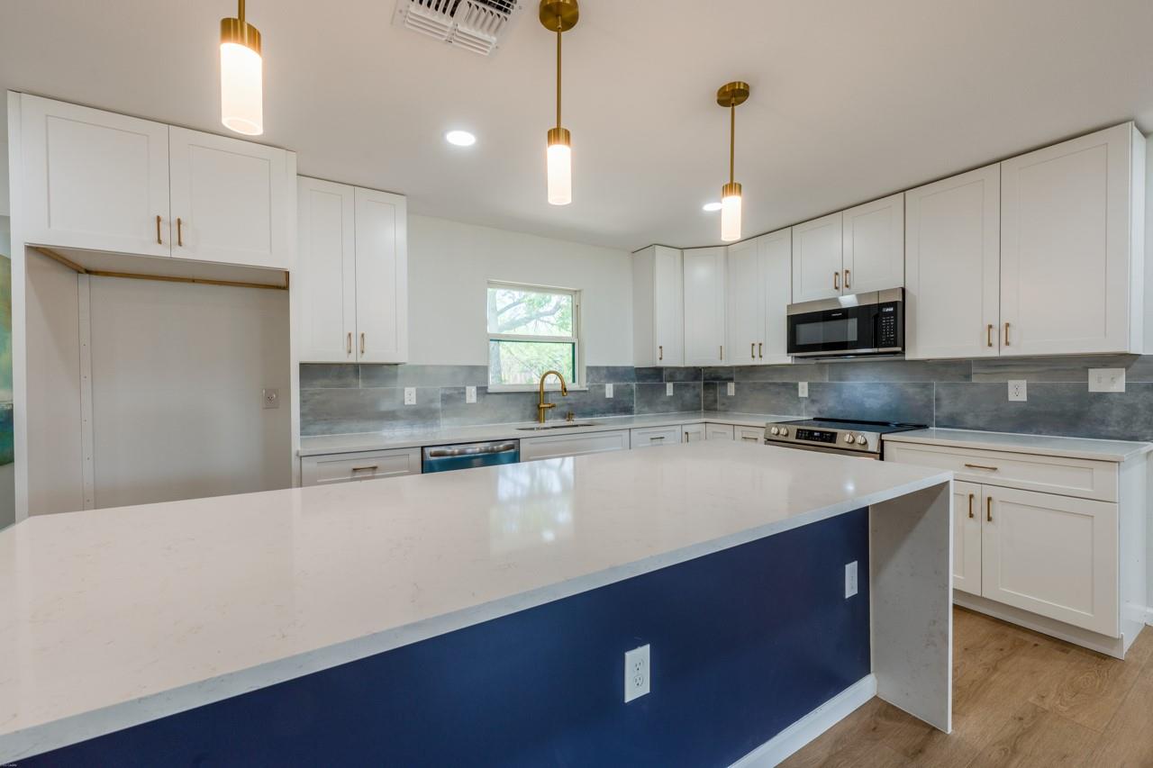 106 Heron, Highland Haven, TX 78654