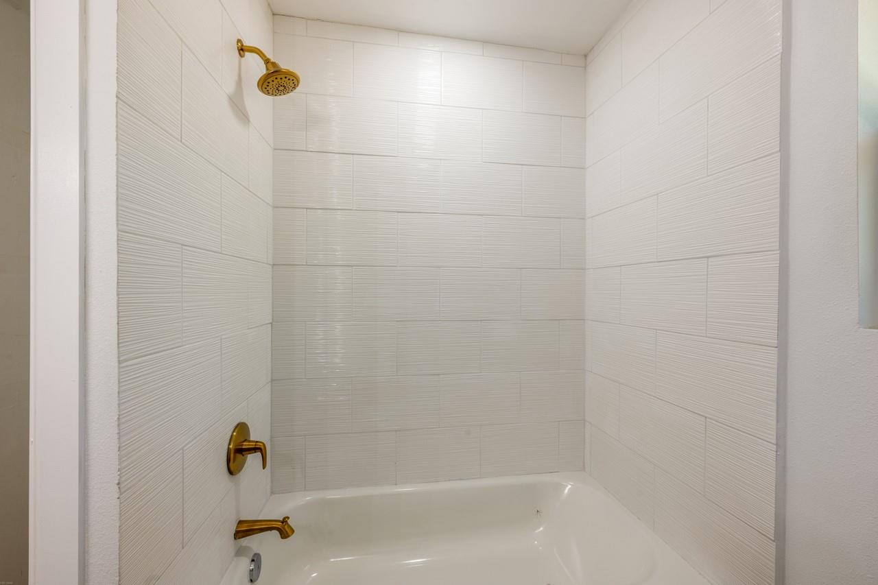 106 Heron, Highland Haven, TX 78654