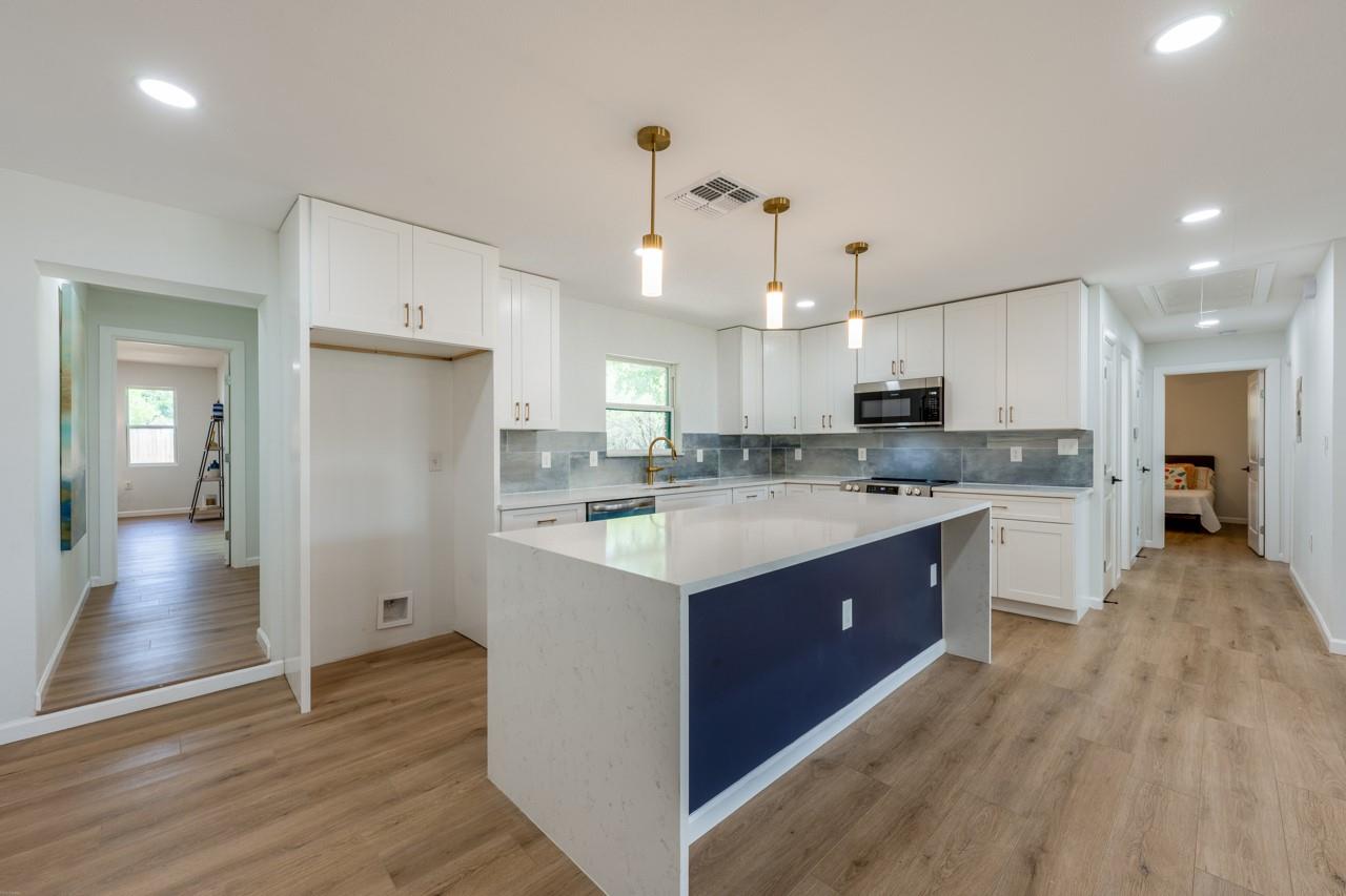 106 Heron, Highland Haven, TX 78654