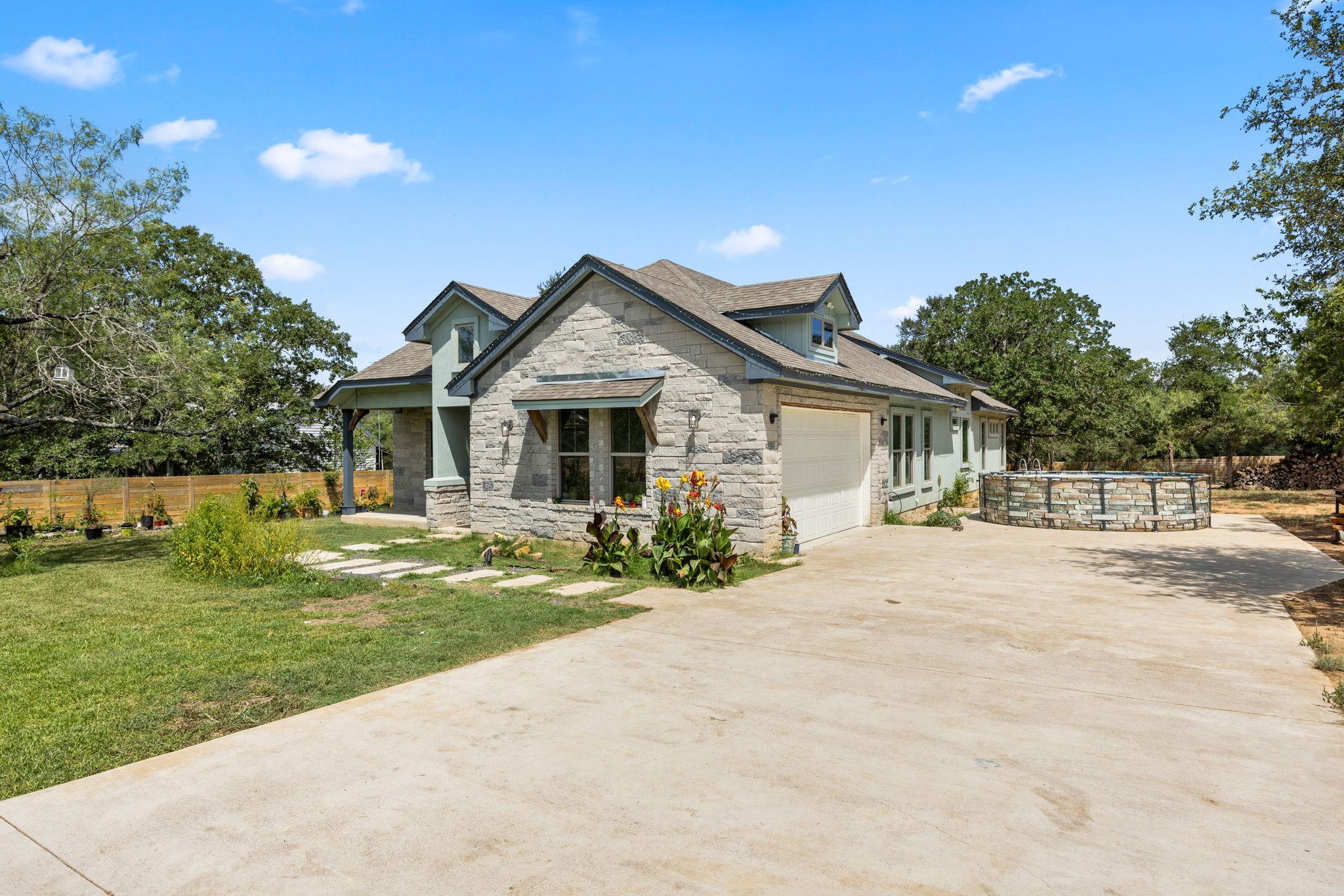 390 RIDDLE Rd, Cedar Creek, TX 78612