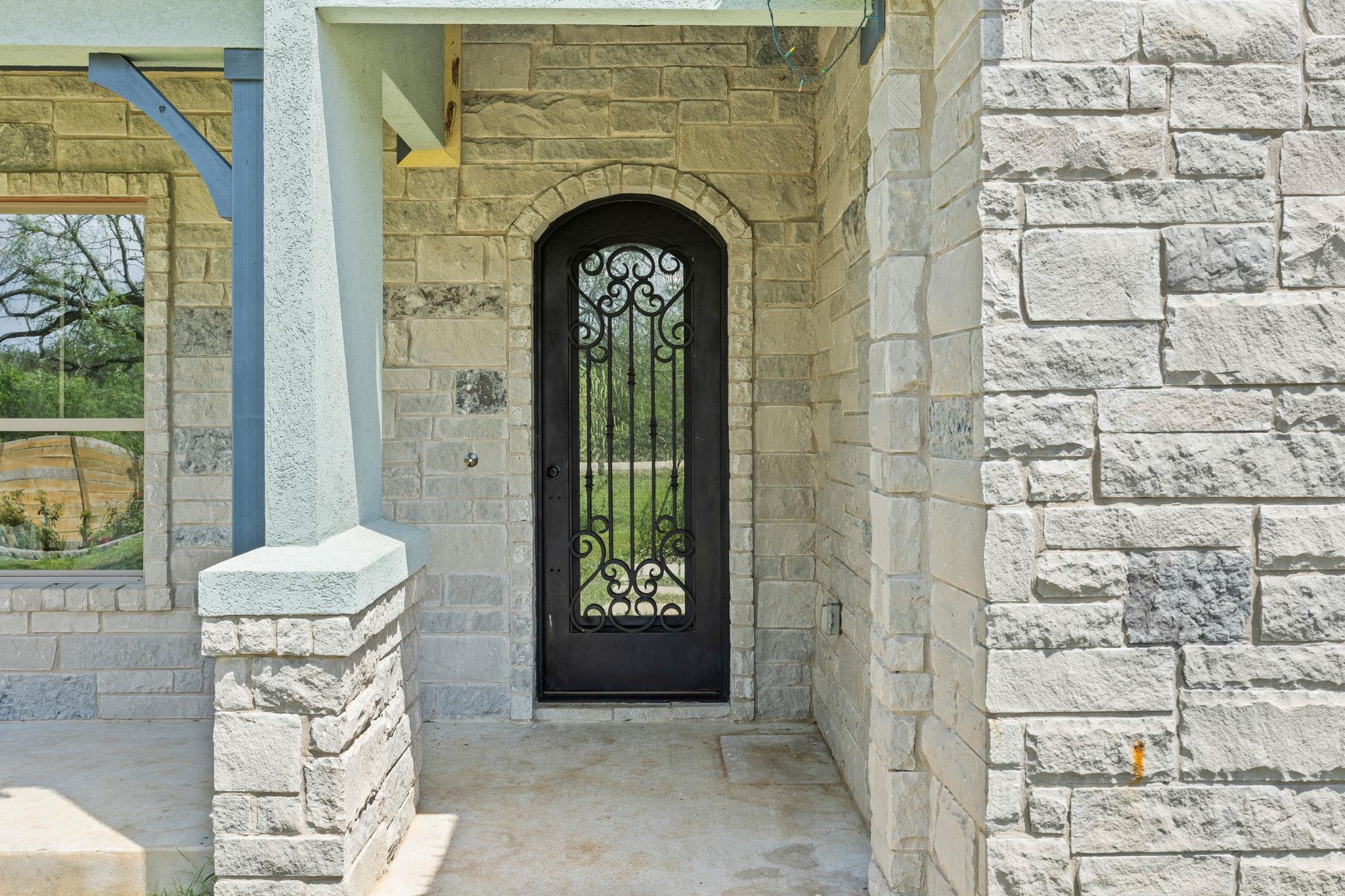 390 RIDDLE Rd, Cedar Creek, TX 78612